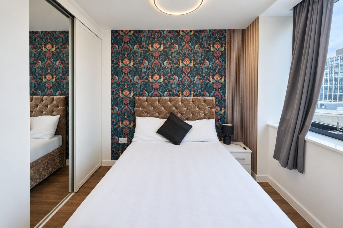 Double bedroom in the apartment with a view
