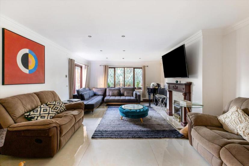 Family 6 Bed | Gated Parking, Sleeps 11, Ascot