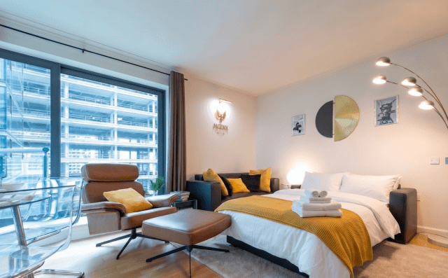 Chic 2 Bed | Free Underground Parking, Sleeps 6
