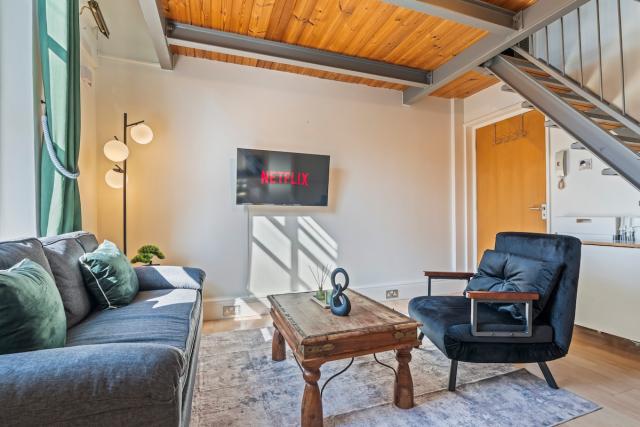 Split Level 1 Bed | Sleeps 3, City Center, Castle