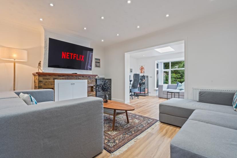 Cosy 2 Bed | Free Parking, Sleeps 4, Ascot