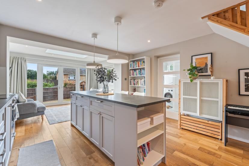 Modern 3 Bed House| Free Parking, Sleeps 5