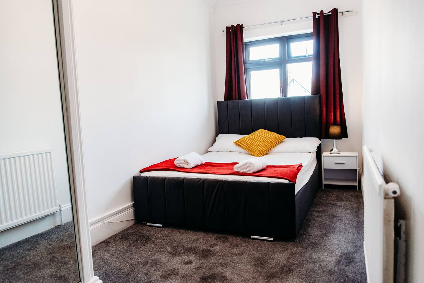 Sunny Beachside Apt with Free Parking 2 in 10 West Rd SS3 9DP - Property image 5 - VivreStays