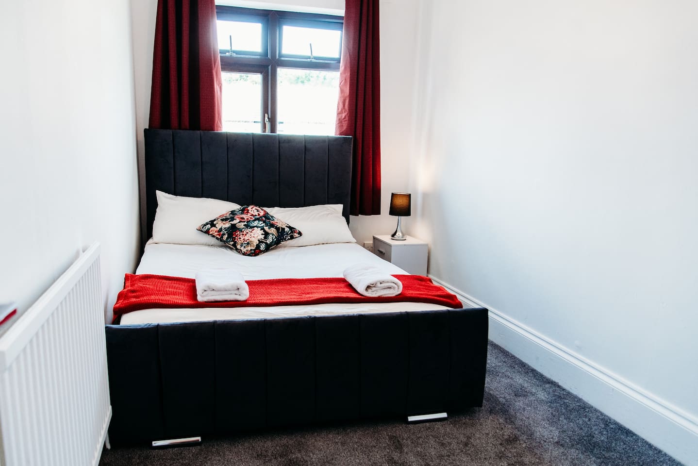 Sunny Beachside Apt with Free Parking 2 in 10 West Rd SS3 9DP - Property image 13 - VivreStays