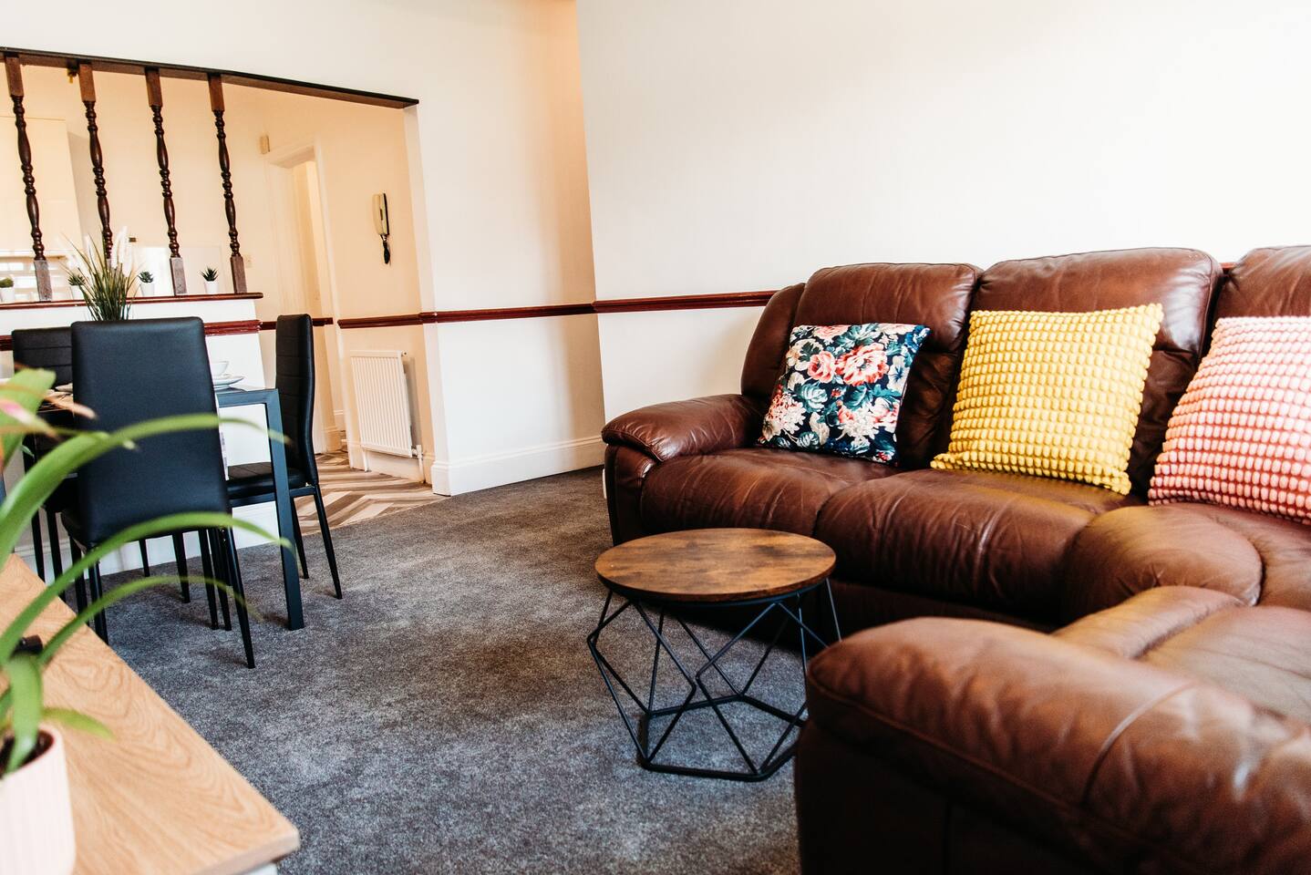 Sunny Beachside Apt with Free Parking 2 in 10 West Rd SS3 9DP - Property image 23 - VivreStays