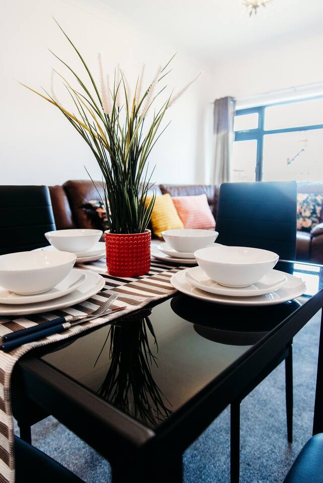 Sunny Beachside Apt with Free Parking 2 in 10 West Rd SS3 9DP - Property image 25 - VivreStays