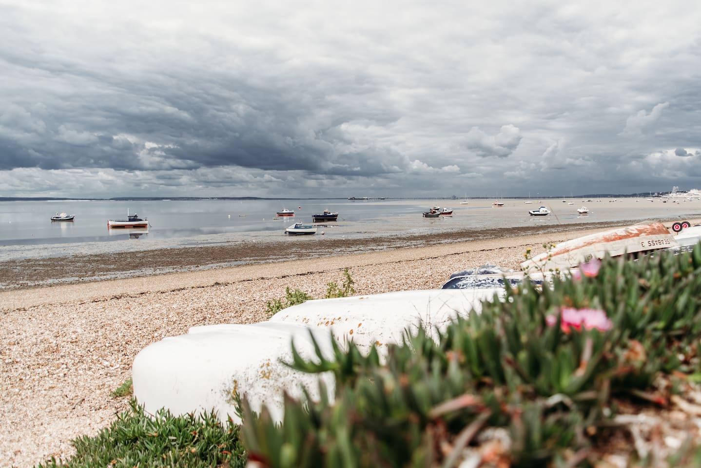 Sunny Beachside Apt with Free Parking 2 in 10 West Rd SS3 9DP - Property image 36 - VivreStays