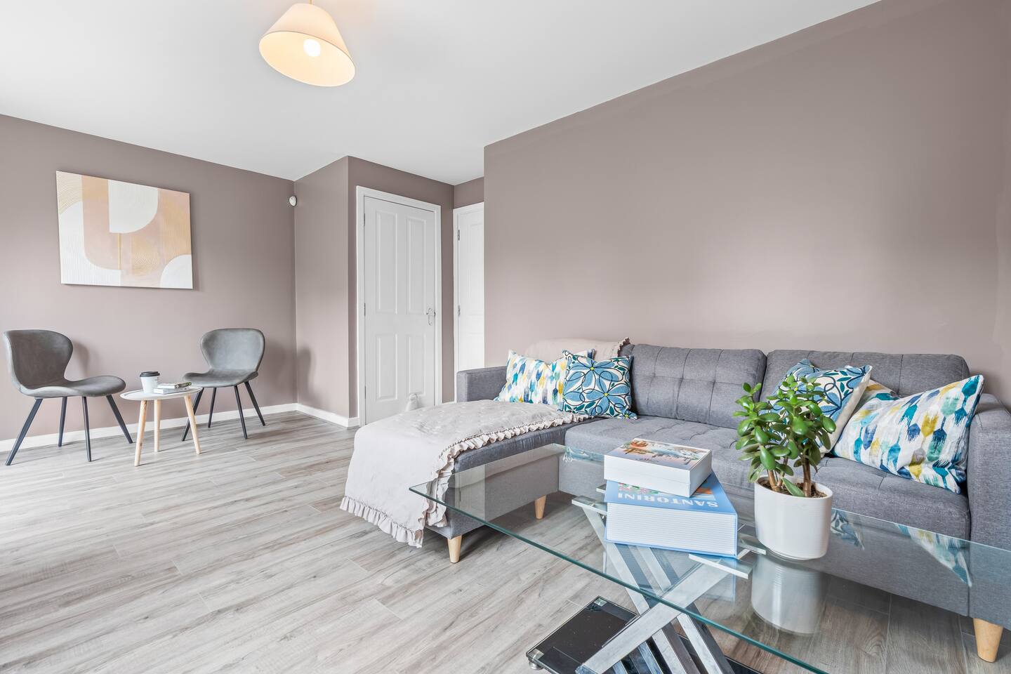 Modern 4-Bed Close to Jaguar Whitley & City C… 4 in 218 Anglian Way CV3 1PS - Property image 3 - VivreStays