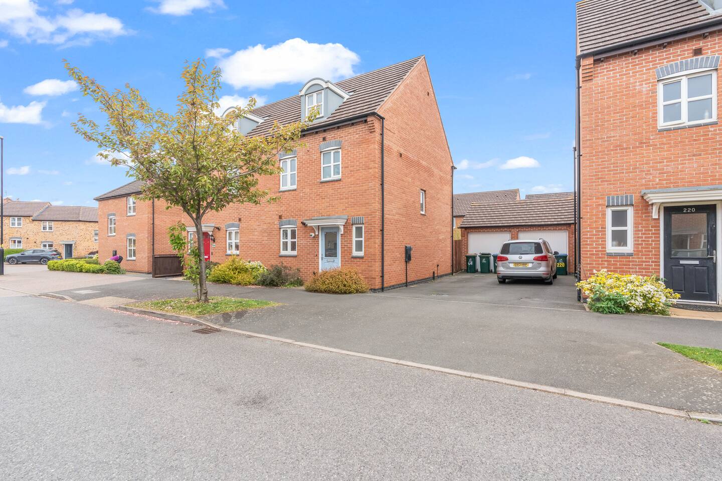 Modern 4-Bed Close to Jaguar Whitley & City C… 4 in 218 Anglian Way CV3 1PS - Property image 10 - VivreStays