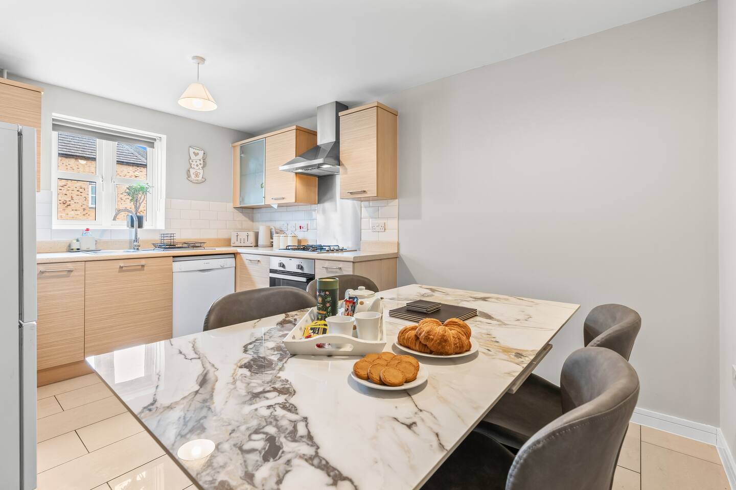 Modern 4-Bed Close to Jaguar Whitley & City C… 4 in 218 Anglian Way CV3 1PS - Property image 12 - VivreStays