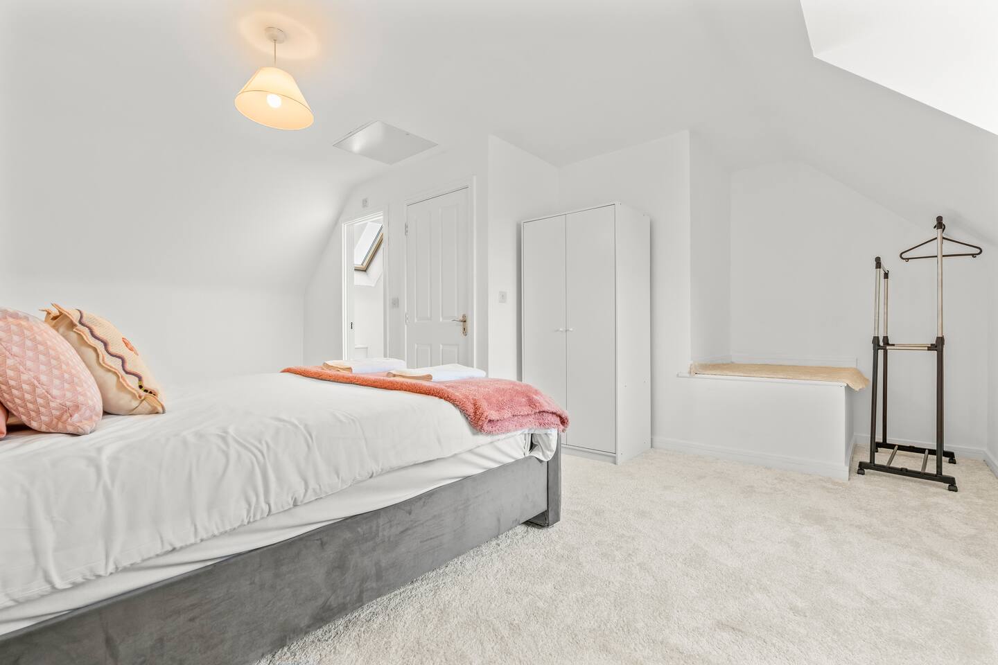 Modern 4-Bed Close to Jaguar Whitley & City C… 4 in 218 Anglian Way CV3 1PS - Property image 16 - VivreStays