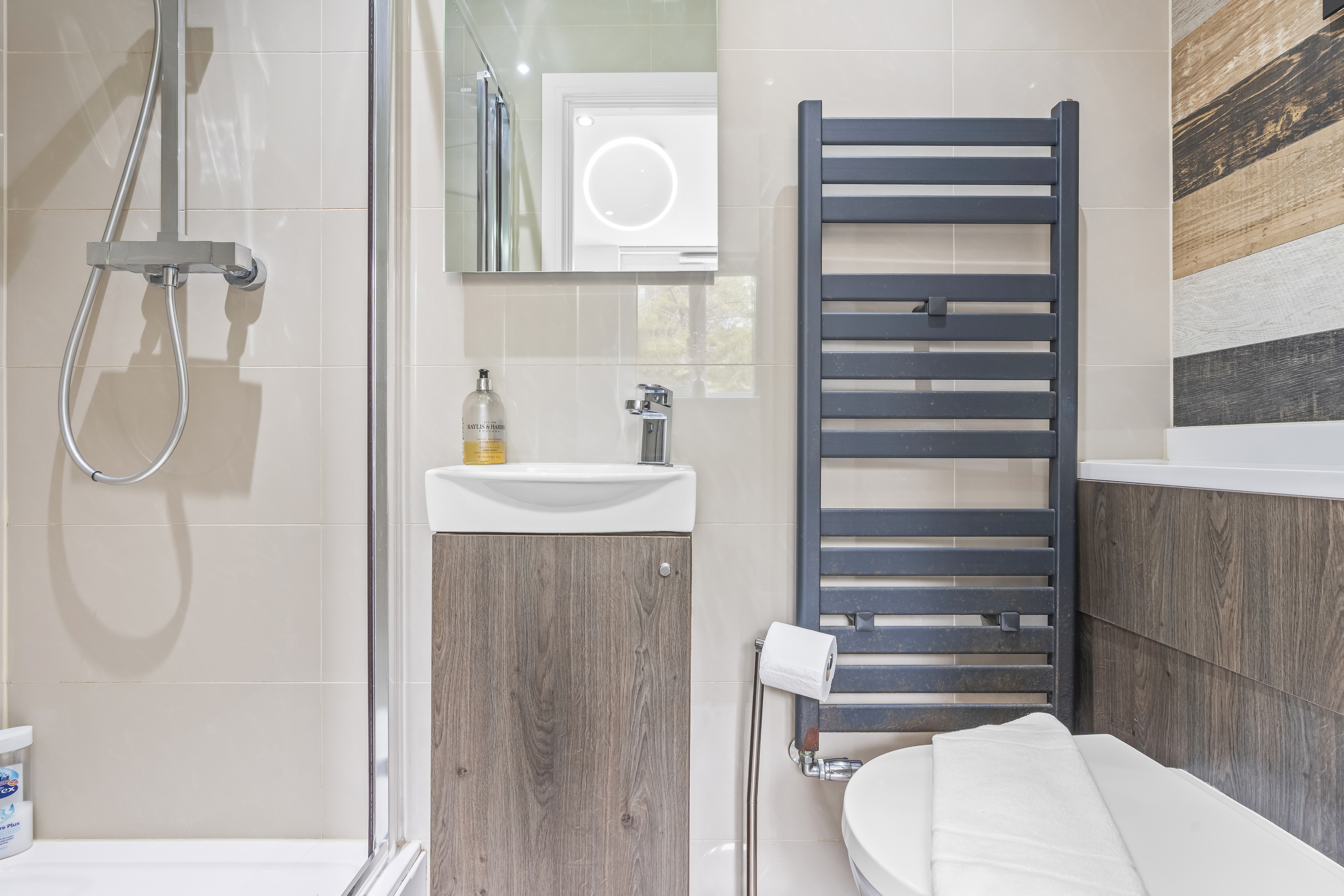 Contemporary Comfort Steps from Ricoh Arena 5 in Hertford Pl CV1 3JZ - Property image 8 - VivreStays