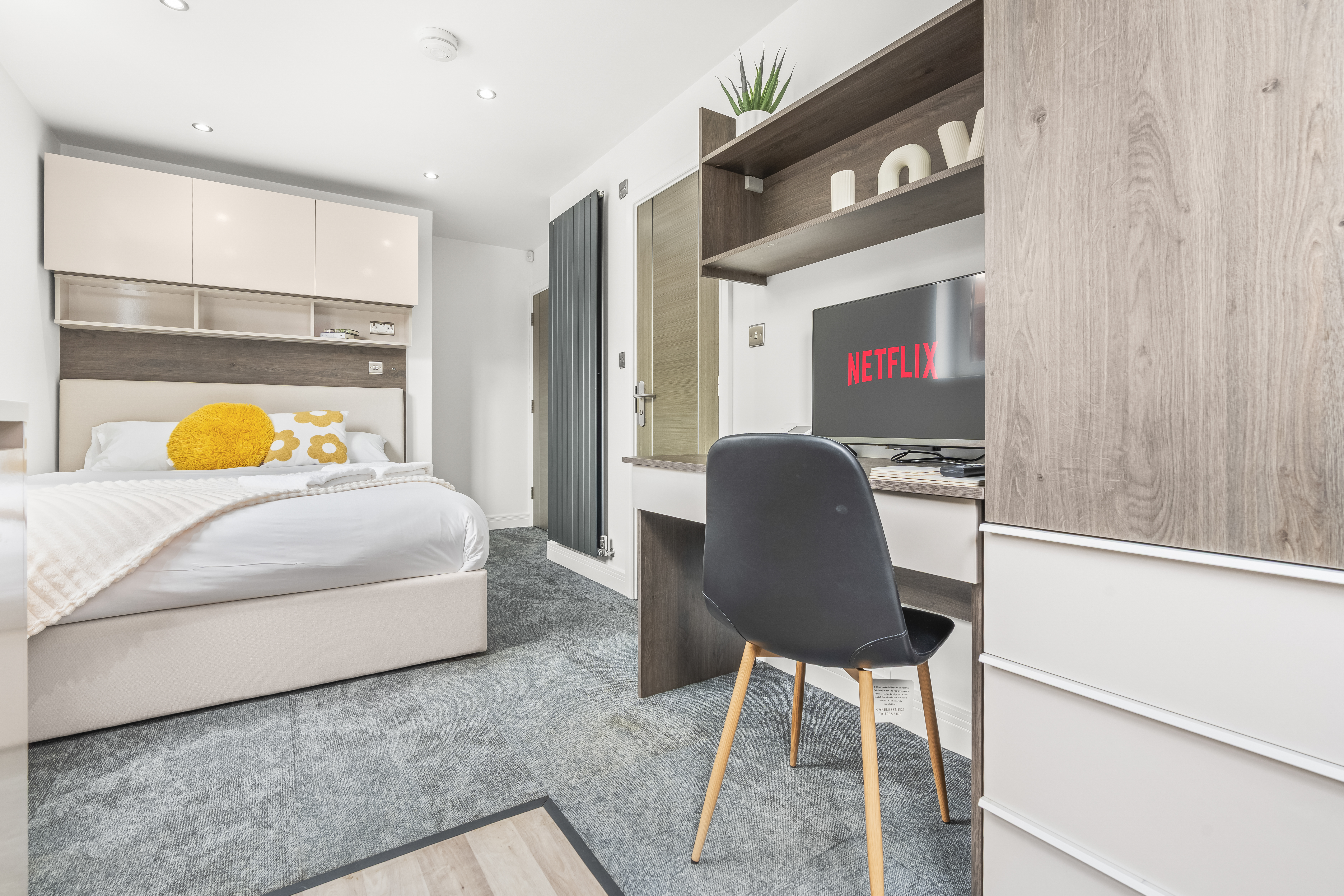 Contemporary Comfort Steps from Ricoh Arena 5 in Hertford Pl CV1 3JZ - Property image 9 - VivreStays