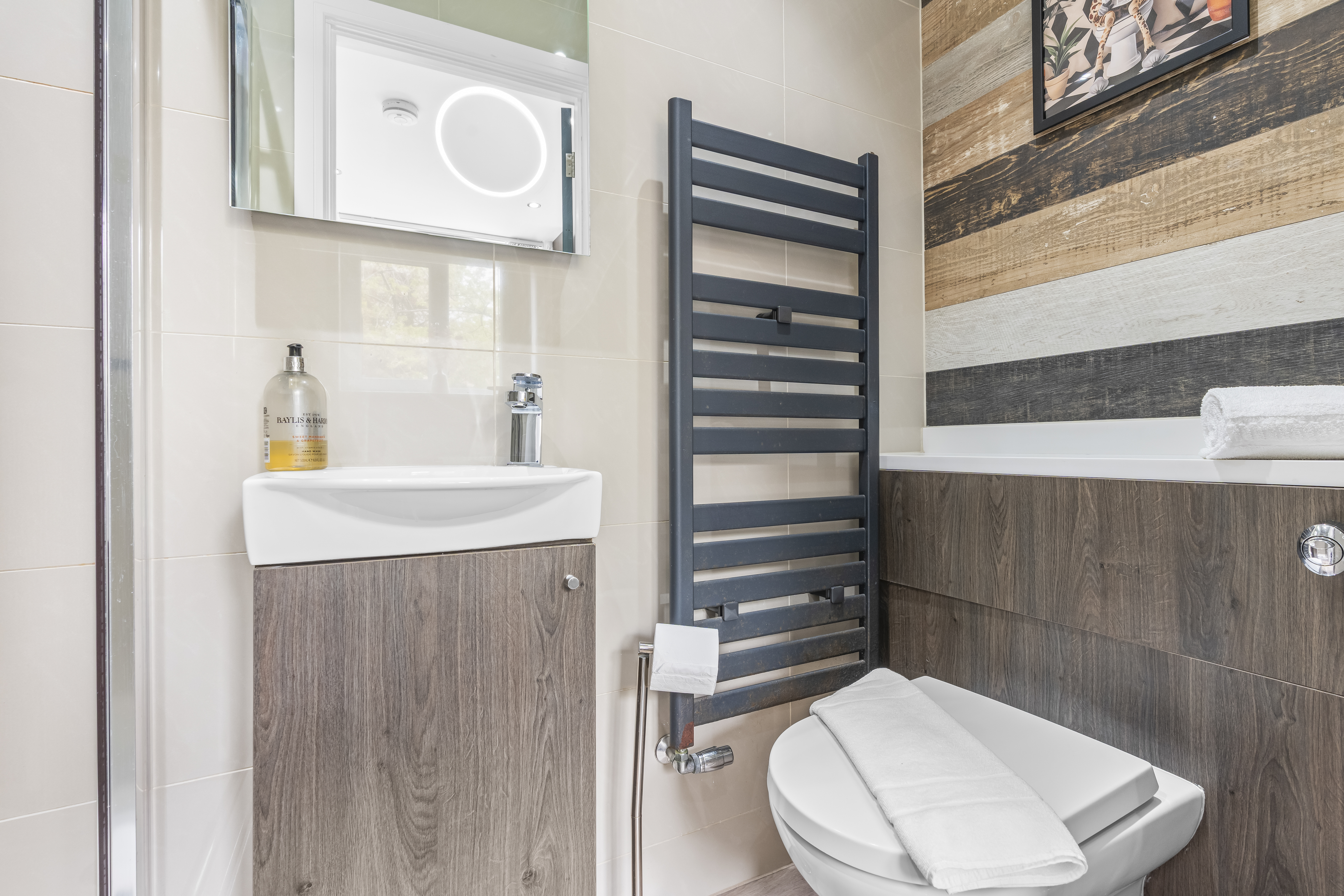 Contemporary Comfort Steps from Ricoh Arena 5 in Hertford Pl CV1 3JZ - Property image 7 - VivreStays