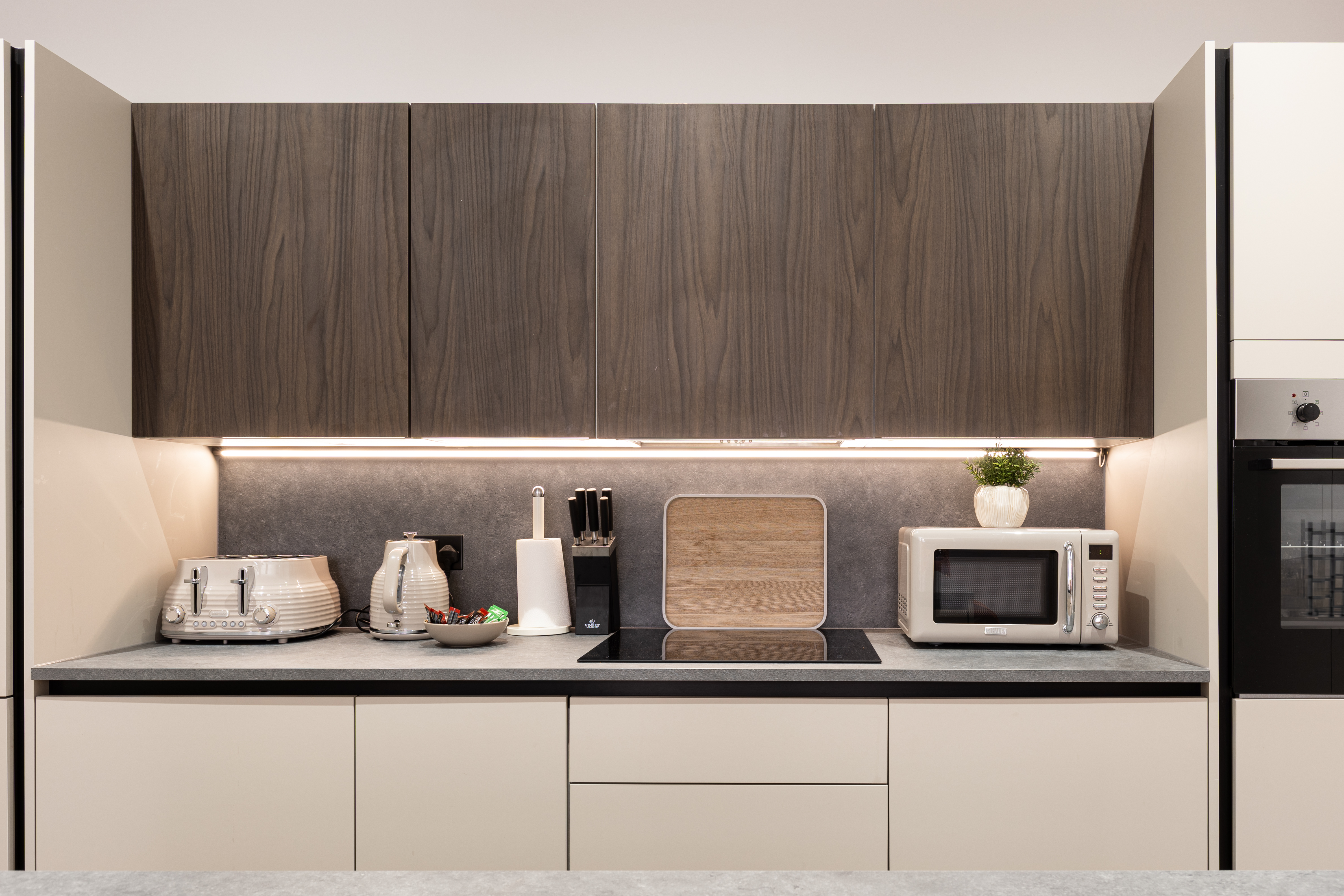 The Brickworks - Grade II Boutique Stay, 2 Bed. 2 in The Pressworks, Flat 6, 40-44 Northwood Street. B3 1TY - Property image 9 - VivreStays