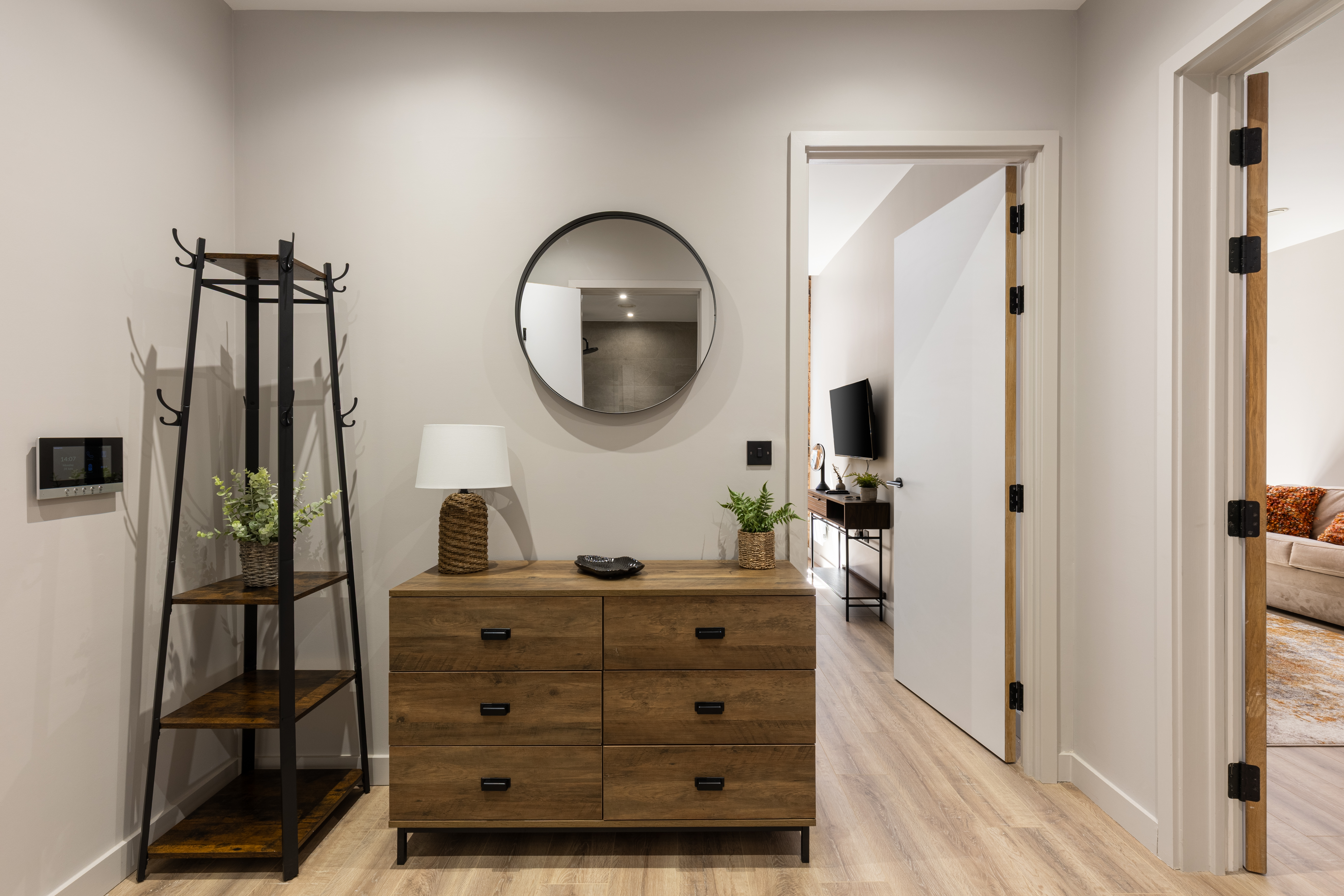 The Brickworks - Grade II Boutique Stay, 2 Bed. 2 in The Pressworks, Flat 6, 40-44 Northwood Street. B3 1TY - Property image 13 - VivreStays