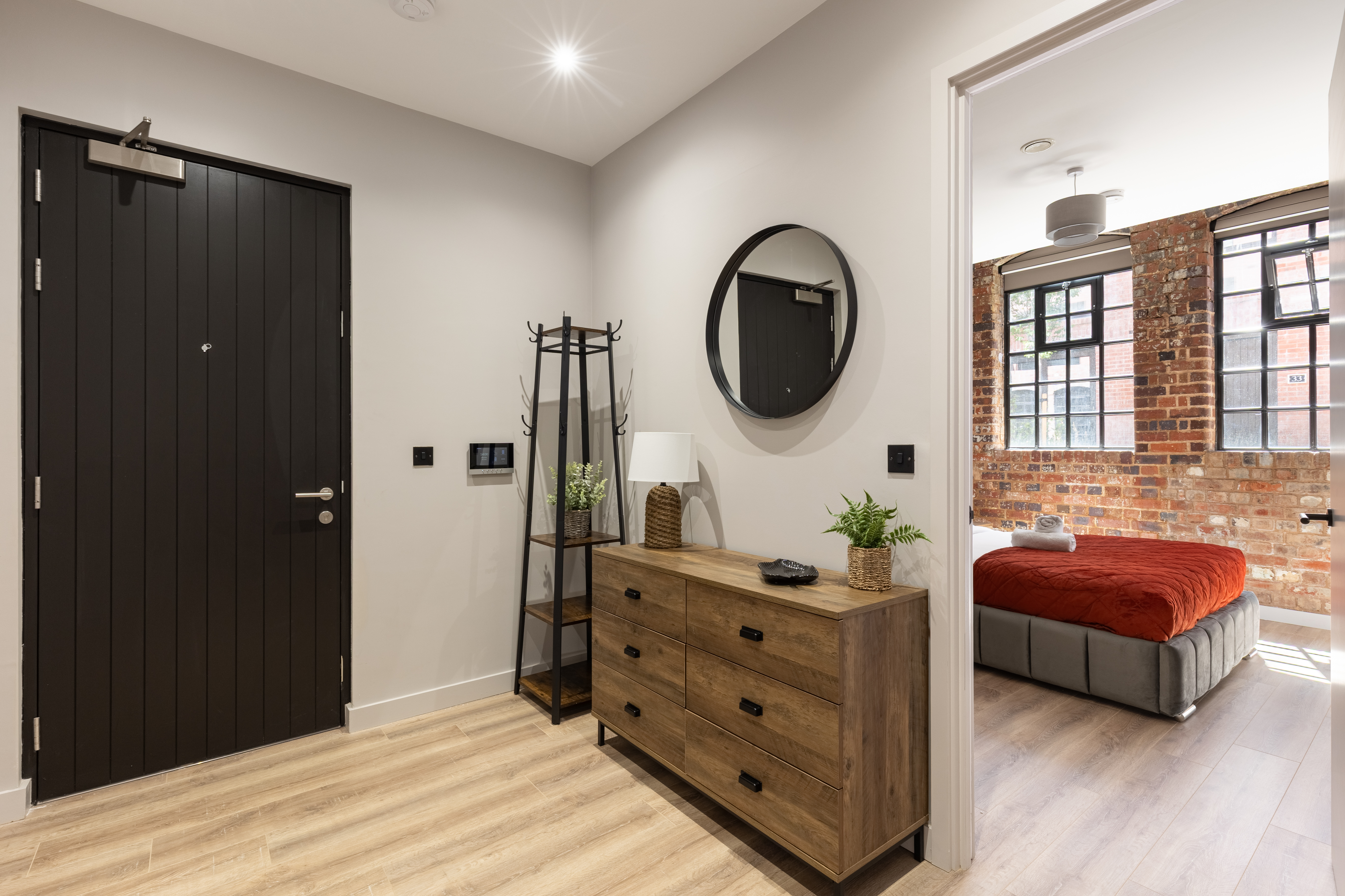 The Brickworks - Grade II Boutique Stay, 2 Bed. 2 in The Pressworks, Flat 6, 40-44 Northwood Street. B3 1TY - Property image 11 - VivreStays