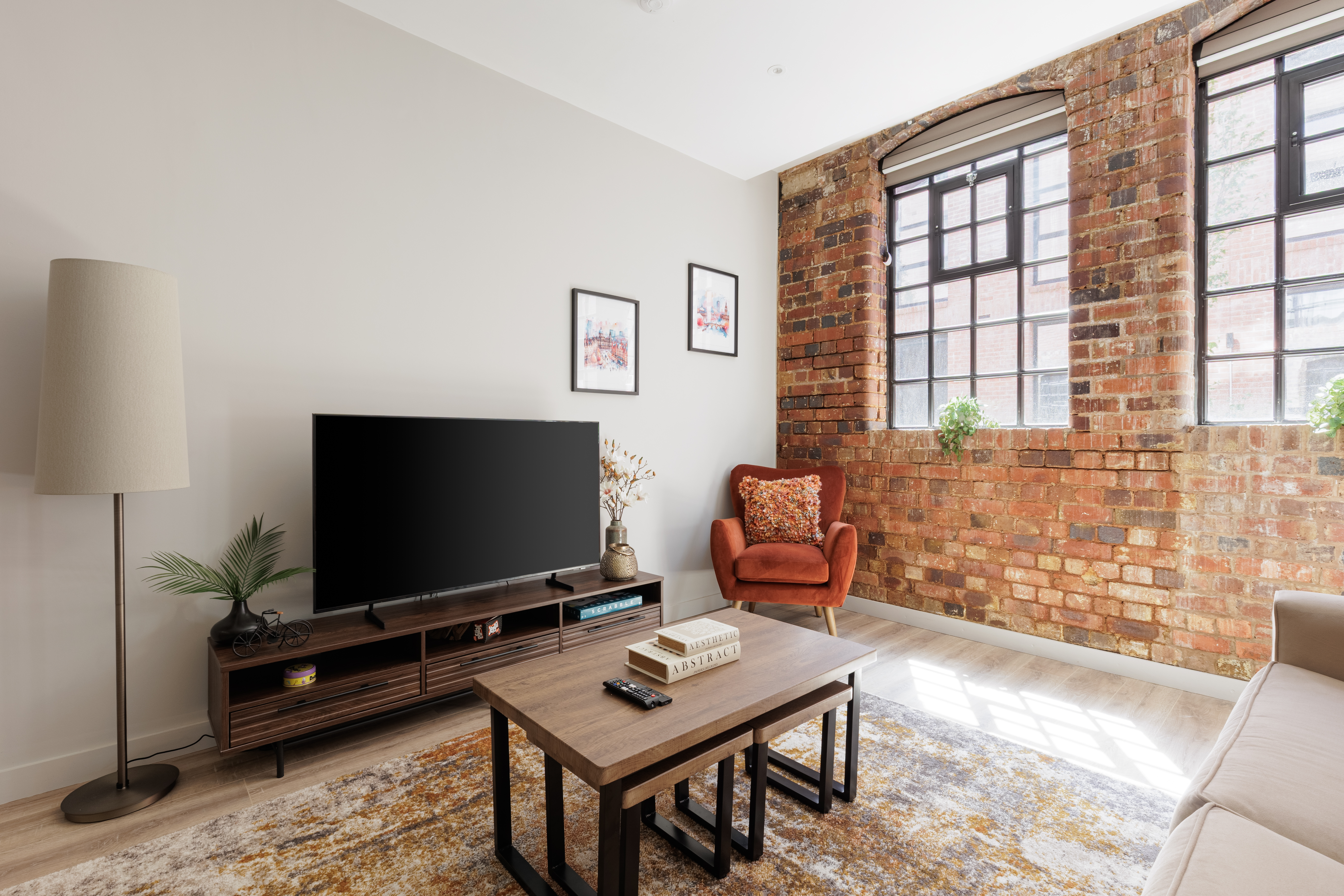 The Brickworks - Grade II Boutique Stay, 2 Bed. 2 in The Pressworks, Flat 6, 40-44 Northwood Street. B3 1TY - Property image 4 - VivreStays