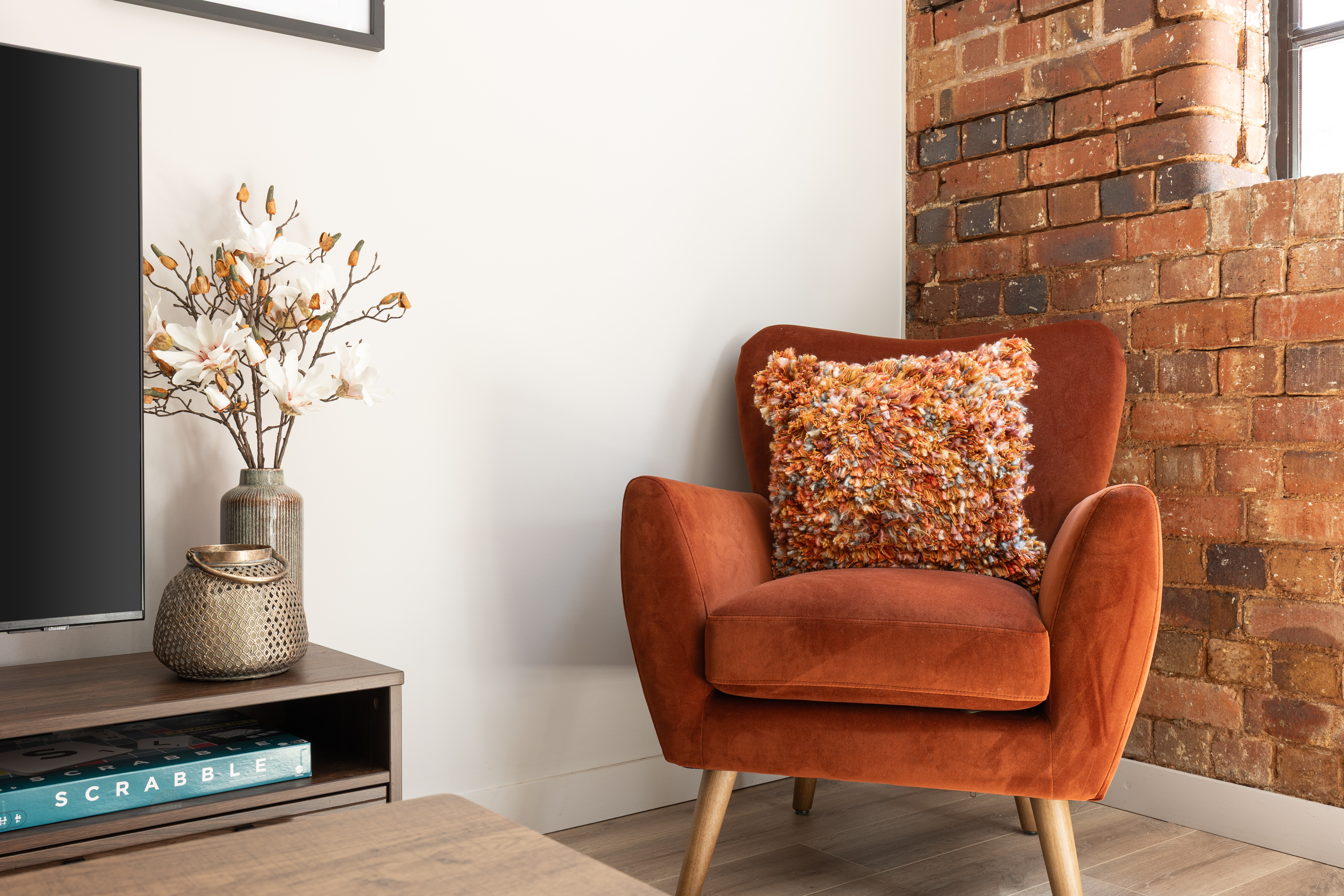The Brickworks - Grade II Boutique Stay, 2 Bed. 2 in The Pressworks, Flat 6, 40-44 Northwood Street. B3 1TY - Property image 6 - VivreStays