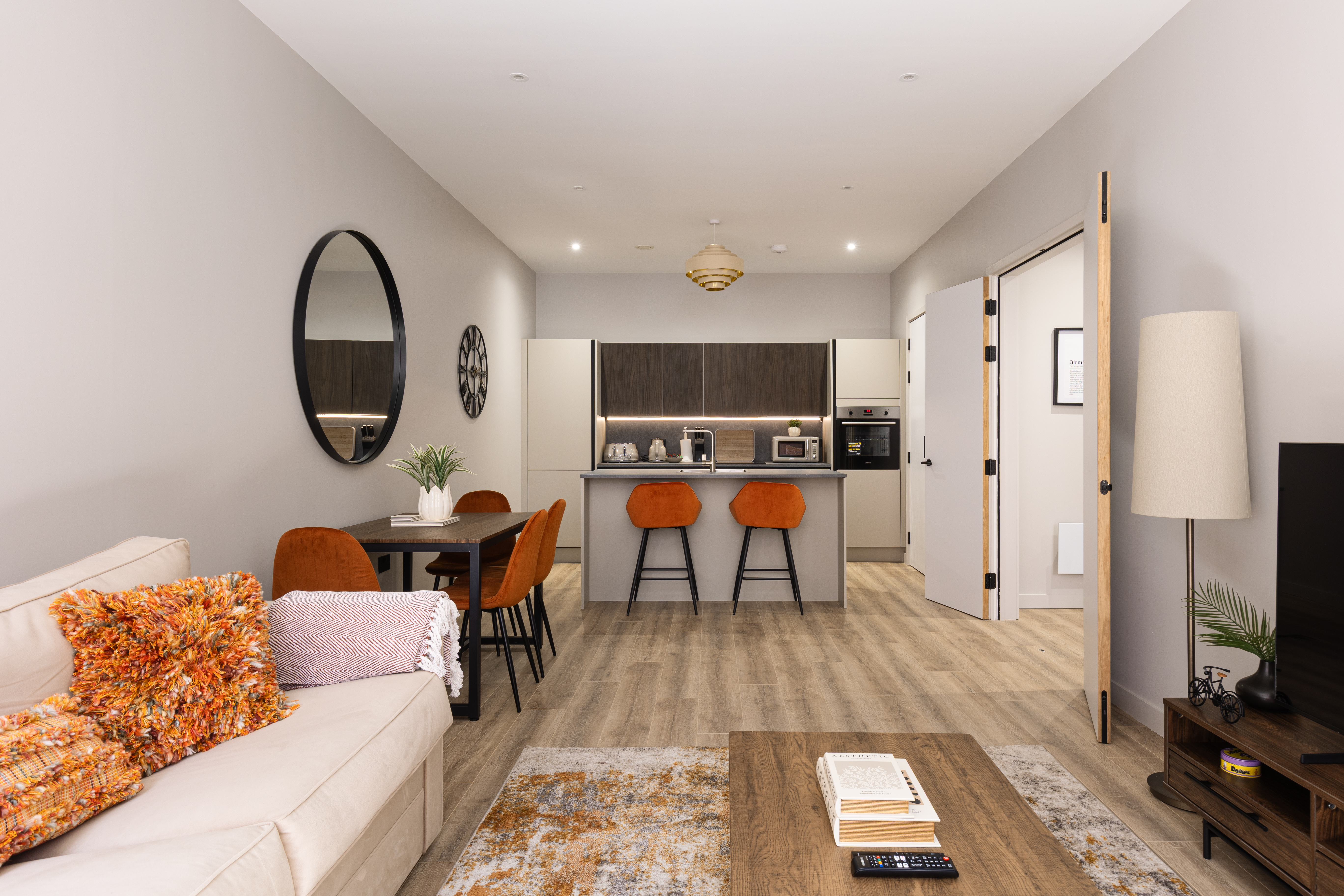 The Brickworks - Grade II Boutique Stay, 2 Bed. 2 in The Pressworks, Flat 6, 40-44 Northwood Street. B3 1TY - Property image 17 - VivreStays
