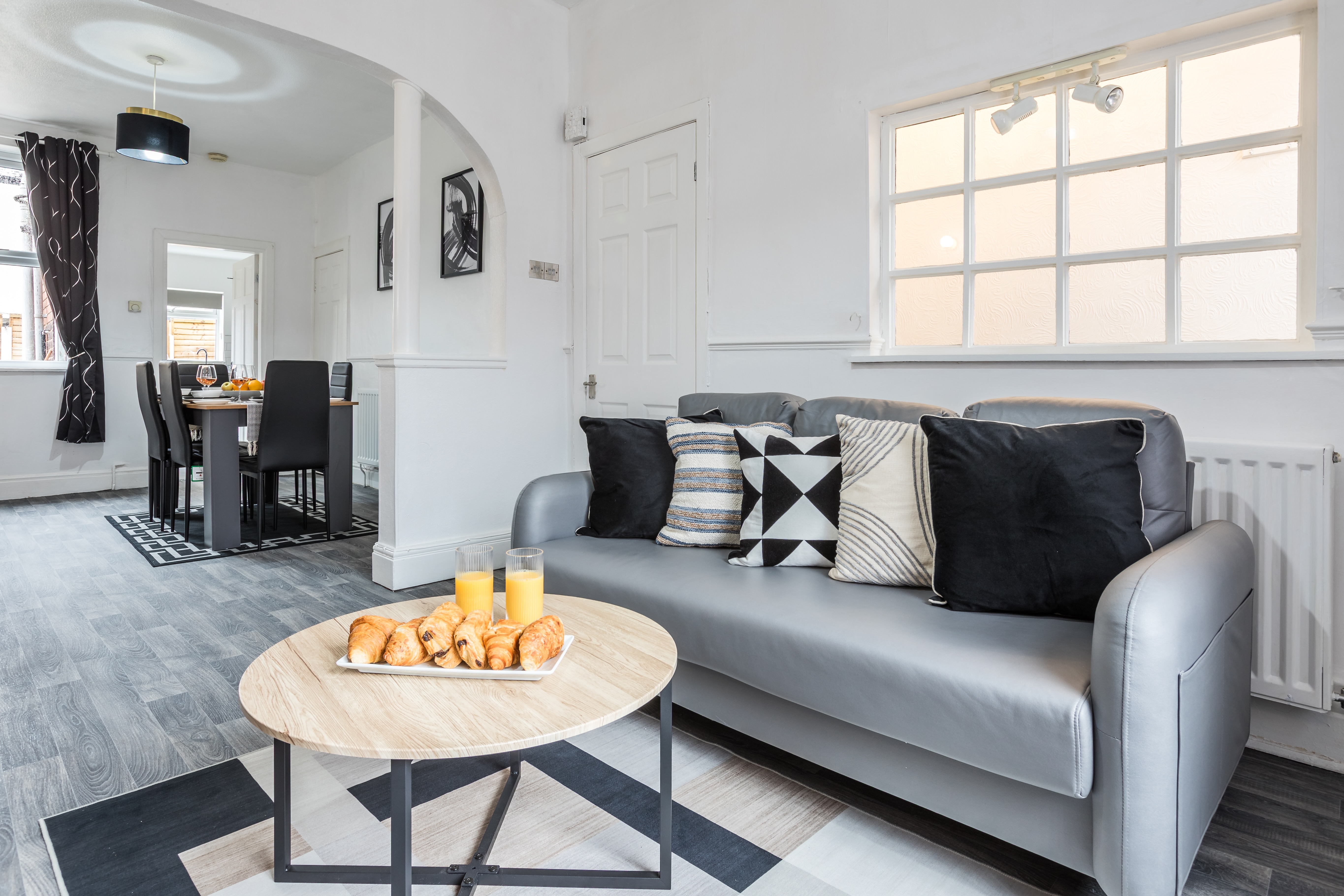 Modern 3BD House Manchester - Free Parking &… in 37 Park St M27 4UG - Property image 2 - VivreStays