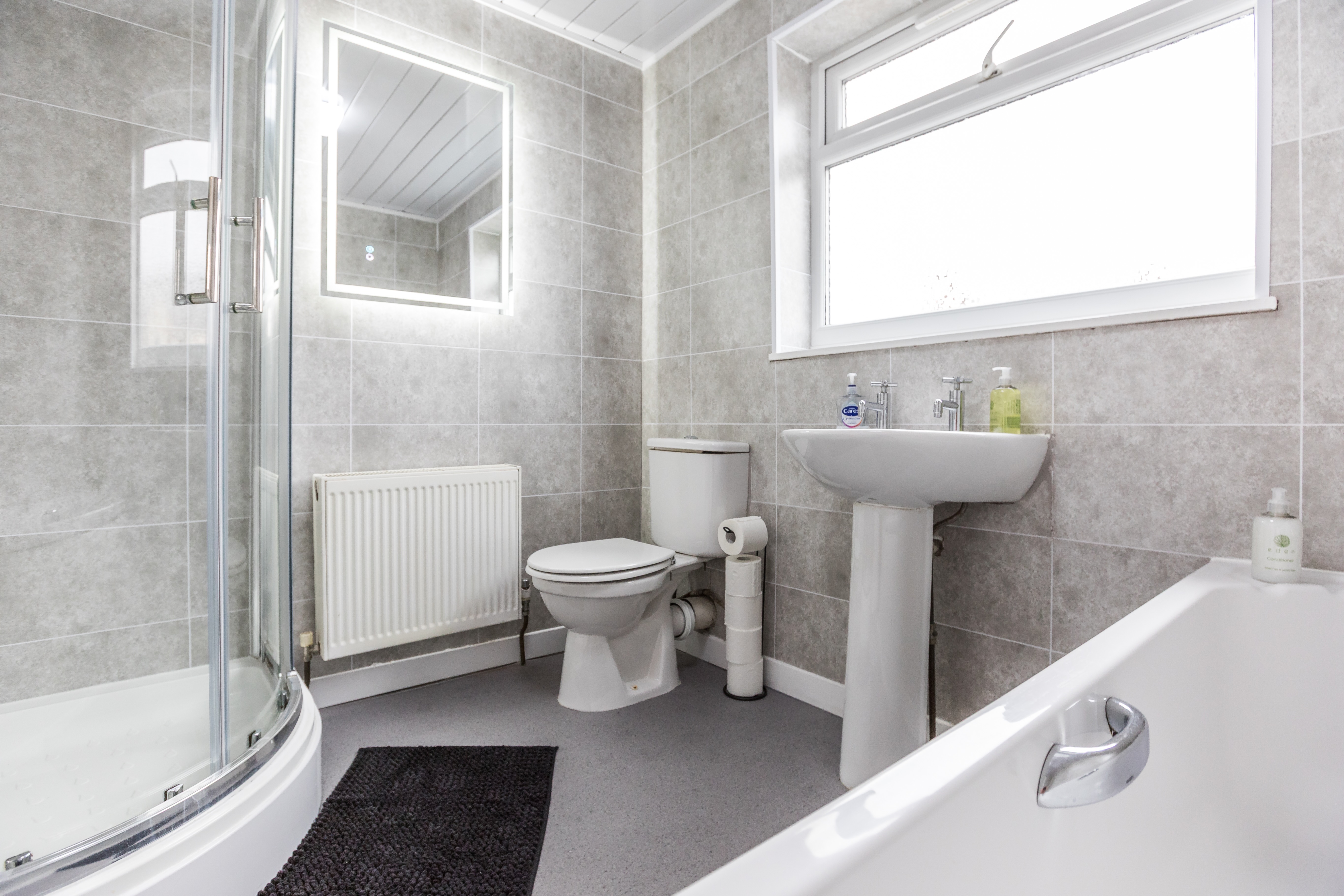 Modern 3BD House Manchester - Free Parking &… in 37 Park St M27 4UG - Property image 17 - VivreStays
