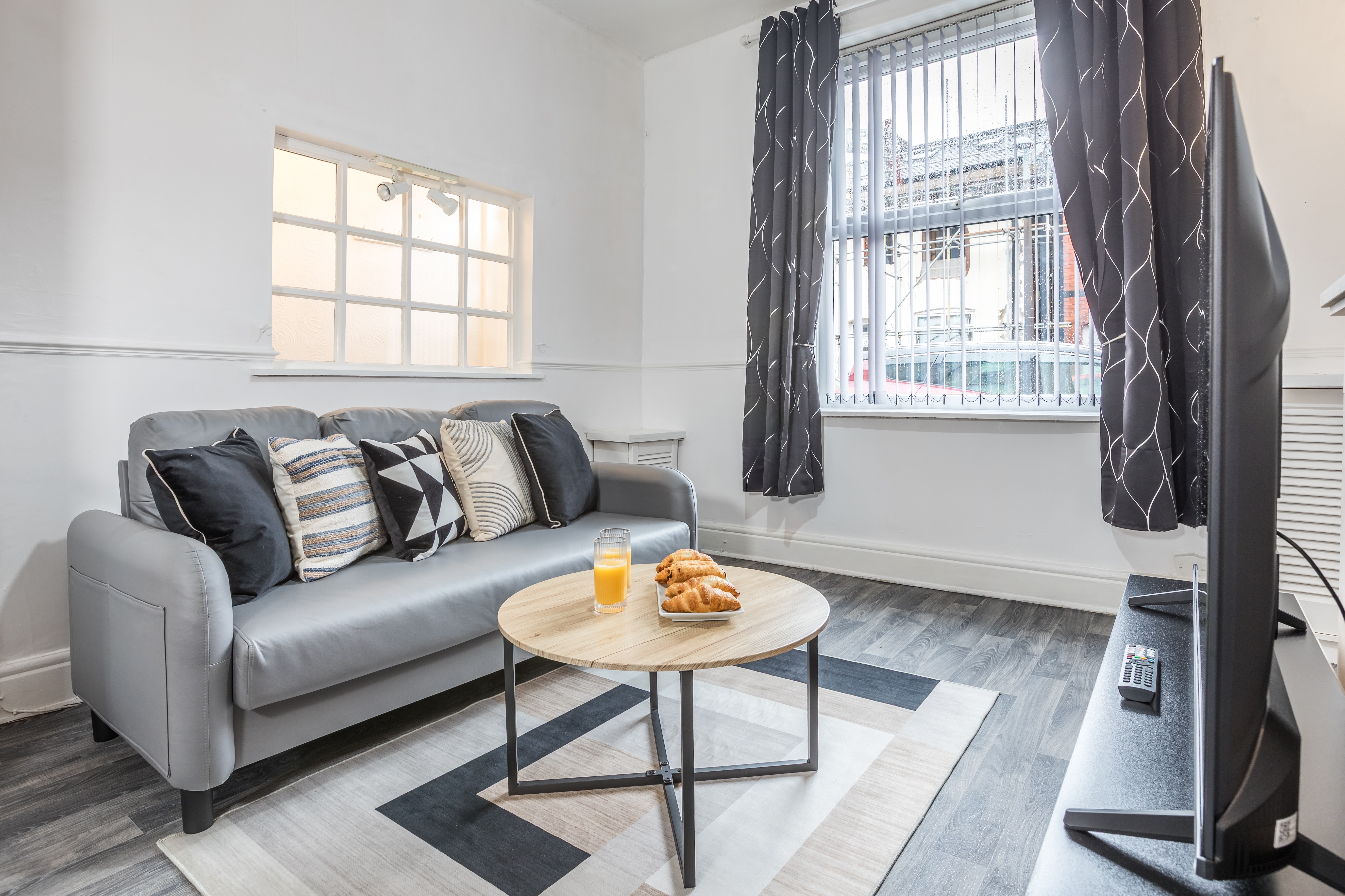 Modern 3BD House Manchester - Free Parking &… in 37 Park St M27 4UG - Property image 9 - VivreStays