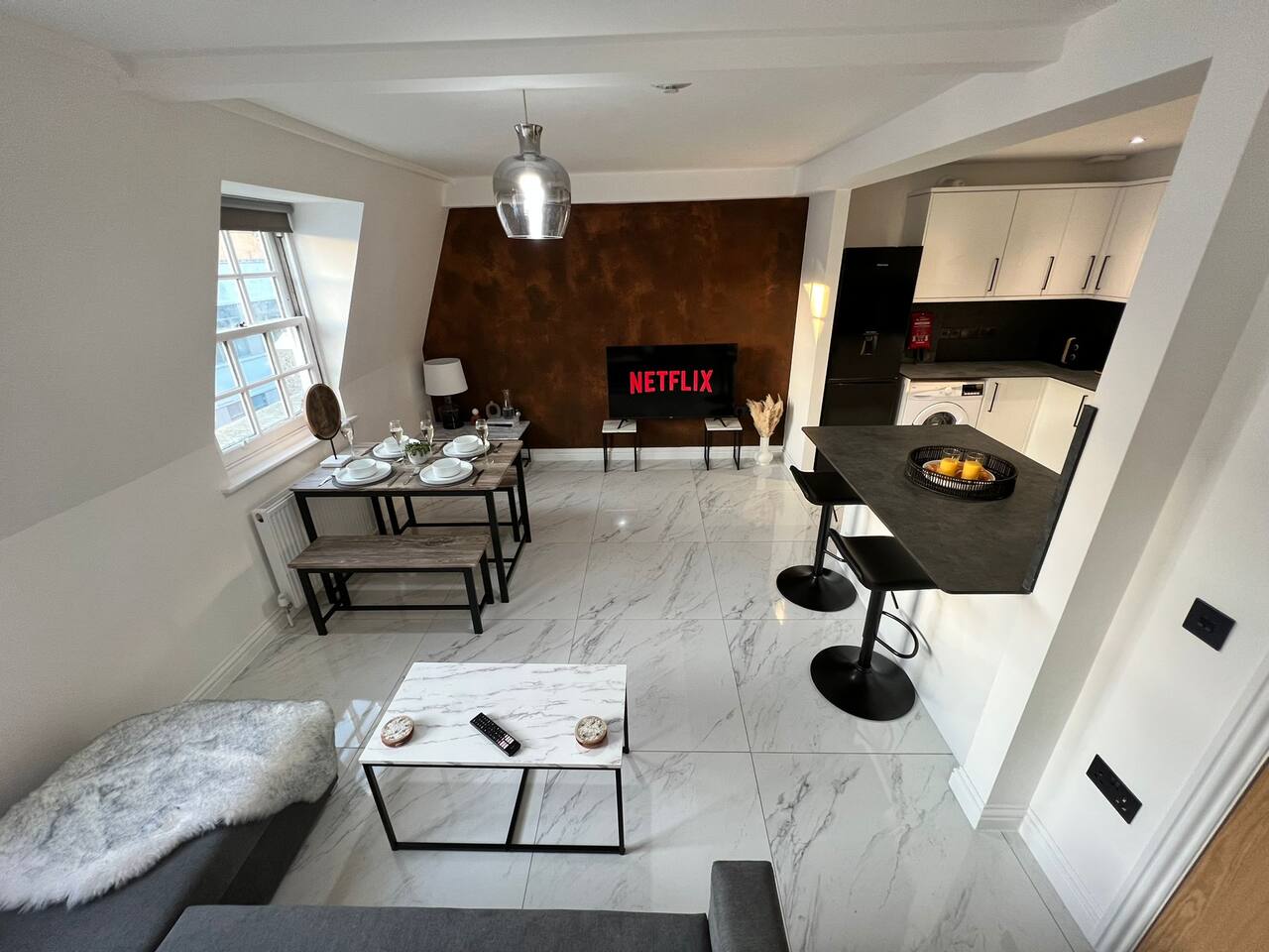 Penthouse Near Beach • Private Rooftop & Park… in 44 St Thomas St DT4 8EH - Property image 3 - VivreStays