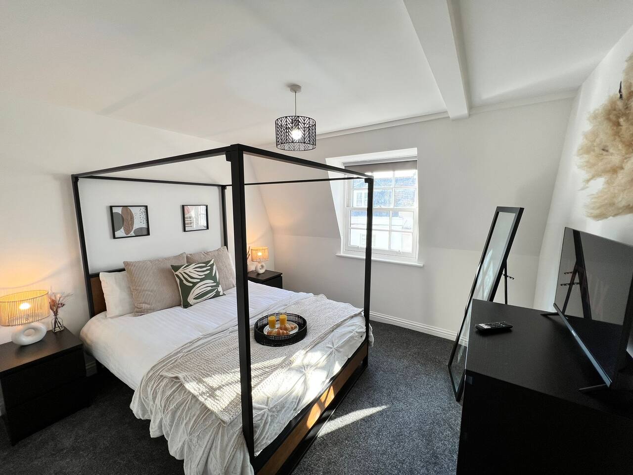 Penthouse Near Beach • Private Rooftop & Park… in 44 St Thomas St DT4 8EH - Property image 4 - VivreStays