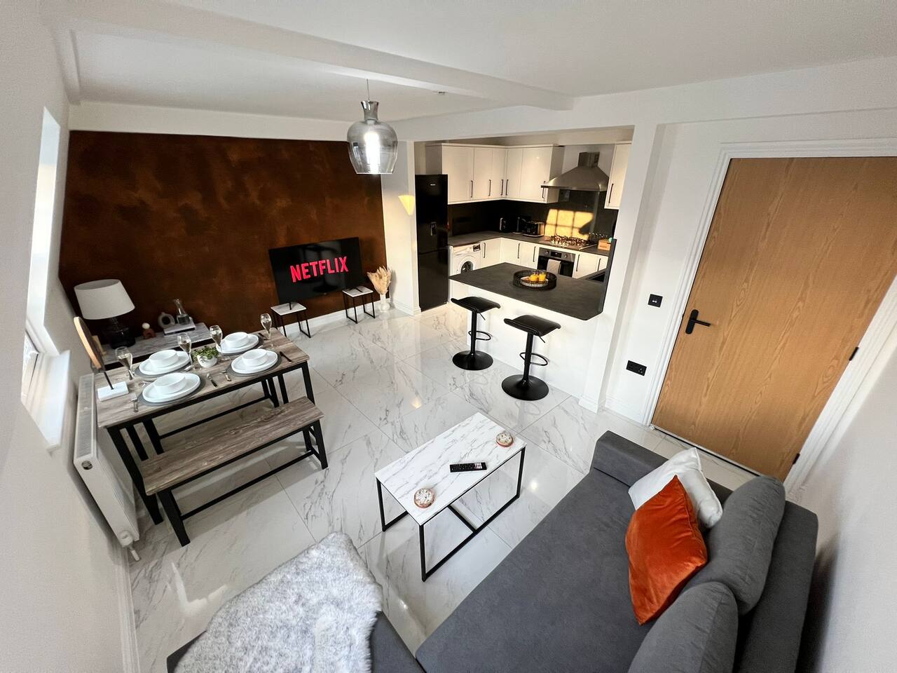 Penthouse Near Beach • Private Rooftop & Park… in 44 St Thomas St DT4 8EH - Property image 6 - VivreStays