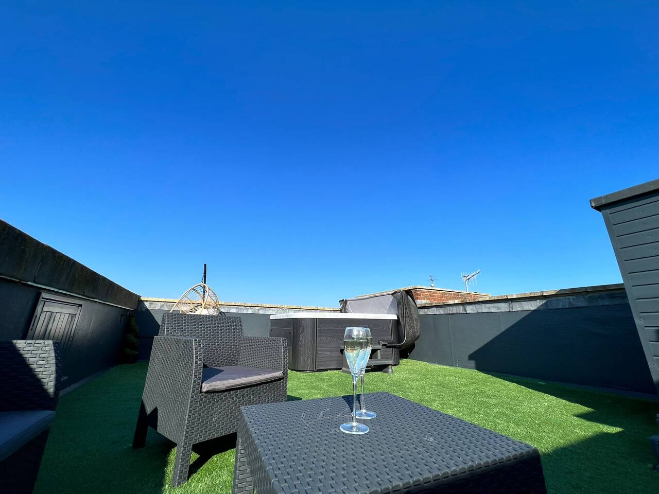 Penthouse Near Beach • Private Rooftop & Park… in 44 St Thomas St DT4 8EH - Property image 10 - VivreStays