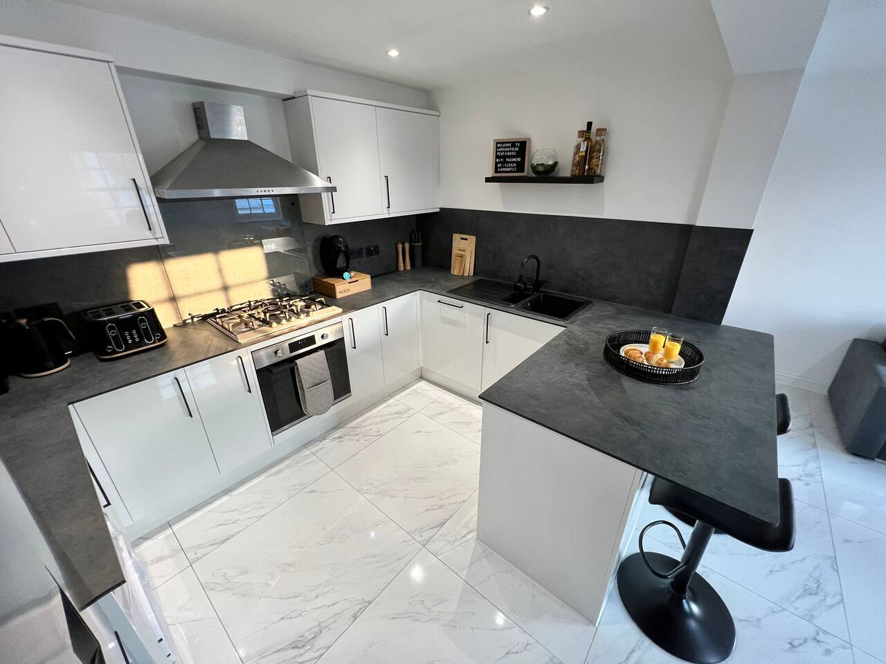 Penthouse Near Beach • Private Rooftop & Park… in 44 St Thomas St DT4 8EH - Property image 13 - VivreStays