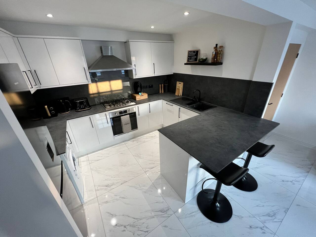 Penthouse Near Beach • Private Rooftop & Park… in 44 St Thomas St DT4 8EH - Property image 20 - VivreStays