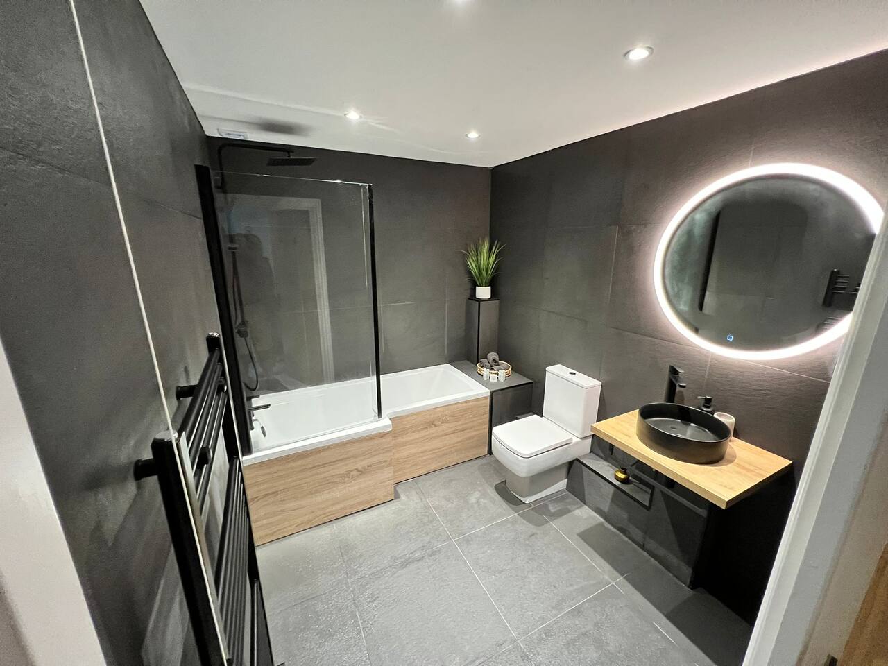 Penthouse Near Beach • Private Rooftop & Park… in 44 St Thomas St DT4 8EH - Property image 25 - VivreStays