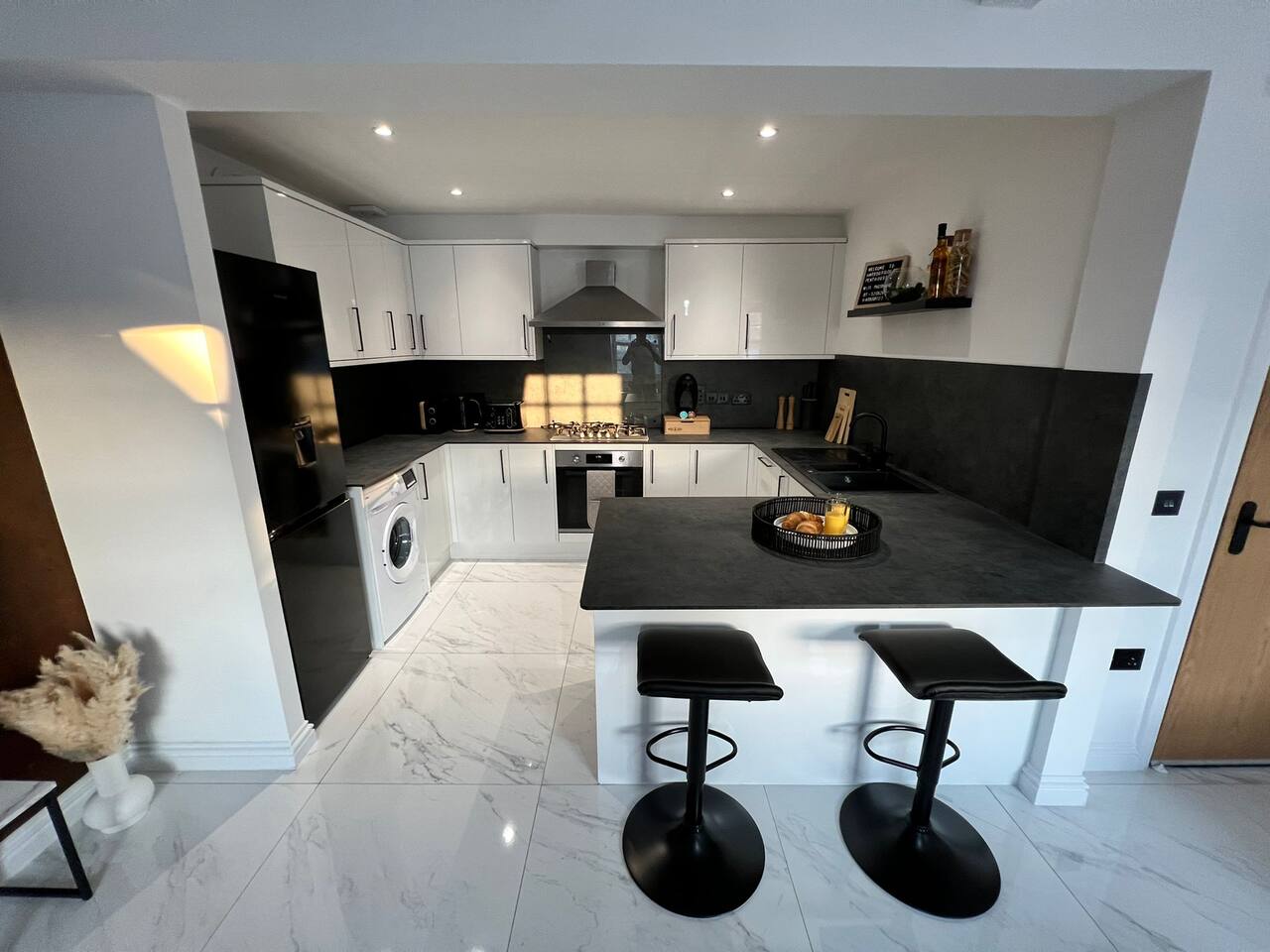 Penthouse Near Beach • Private Rooftop & Park… in 44 St Thomas St DT4 8EH - Property image 29 - VivreStays