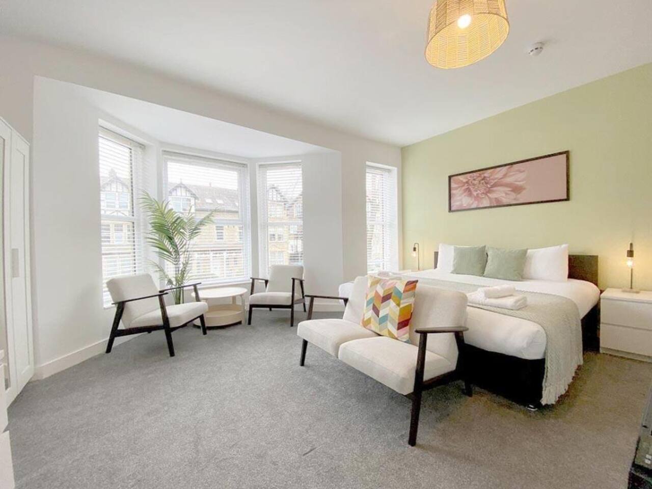 Eleven on Dragon | Private Double Room | Central 1 in 11 Dragon Parade HG1 5BZ - Property image 3 - VivreStays