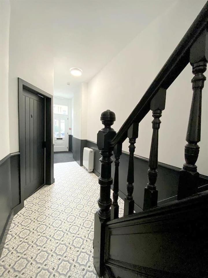 Eleven on Dragon | Private Double Room | Central 1 in 11 Dragon Parade HG1 5BZ - Property image 4 - VivreStays