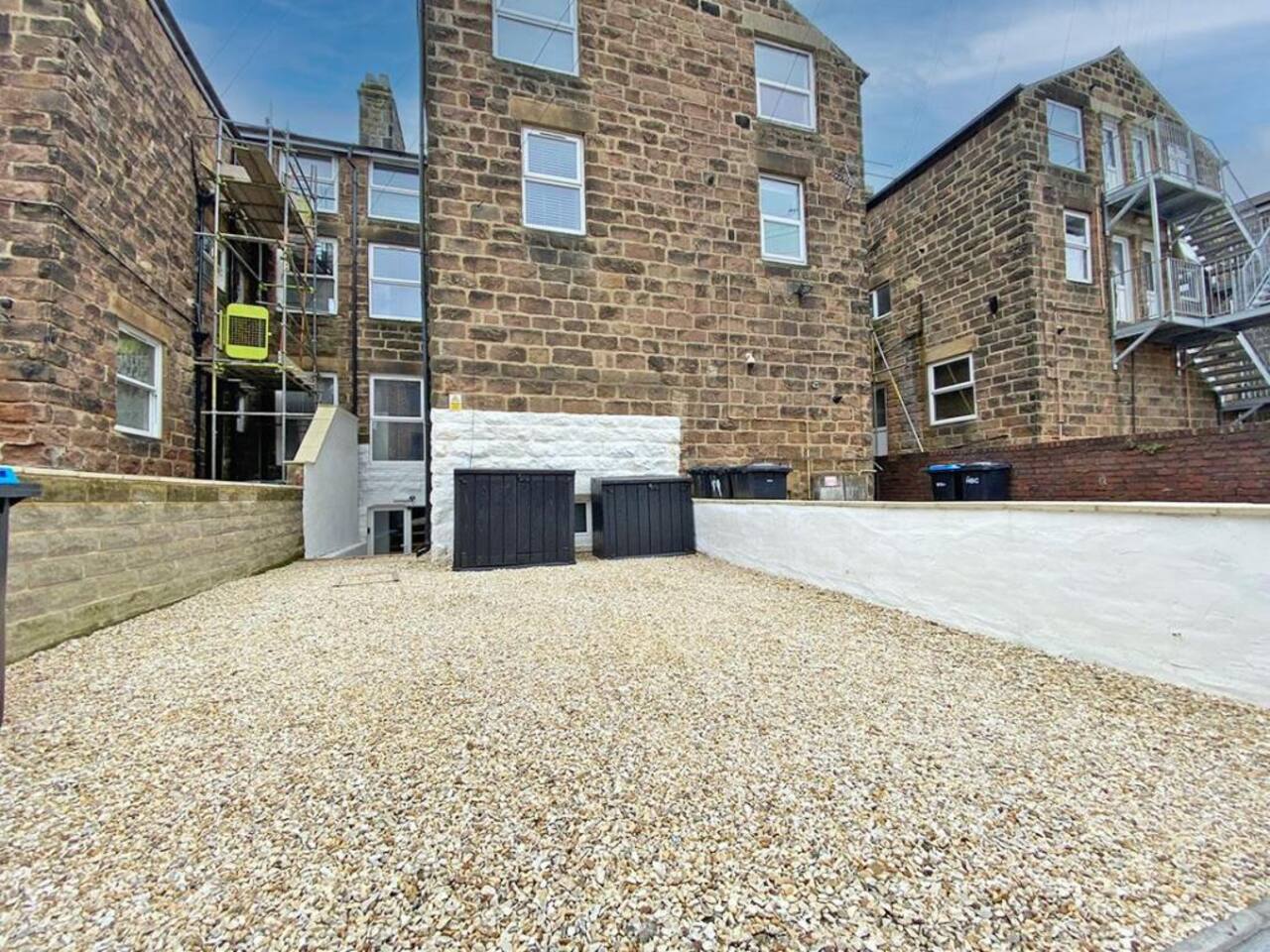Eleven on Dragon | Private Double Room | Central 1 in 11 Dragon Parade HG1 5BZ - Property image 5 - VivreStays