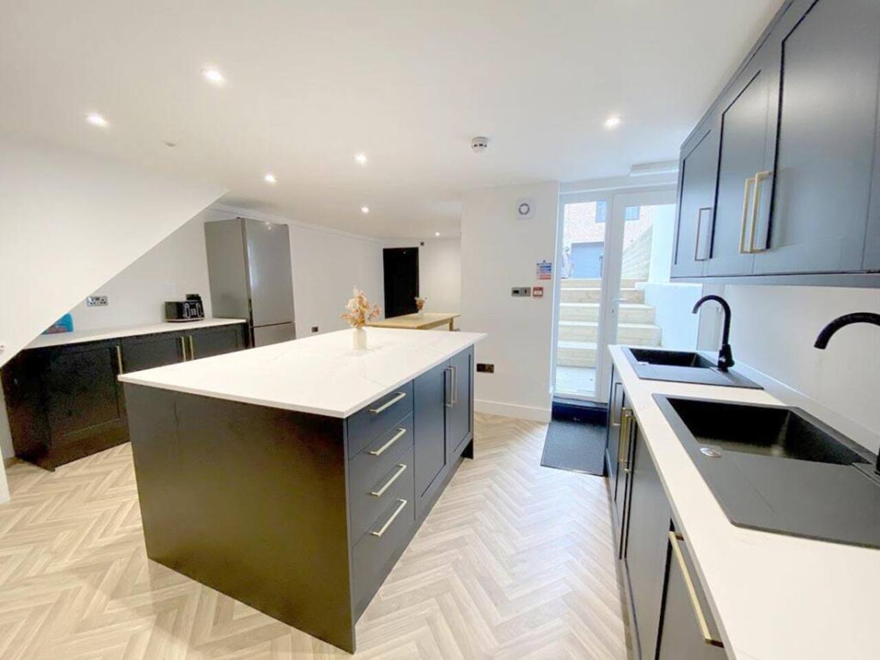 Eleven on Dragon | Private Double Room | Central 1 in 11 Dragon Parade HG1 5BZ - Property image 6 - VivreStays