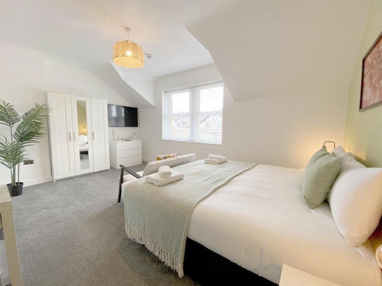 Eleven on Dragon | Private Double Room | Central 1 in 11 Dragon Parade HG1 5BZ - Property image 10 - VivreStays