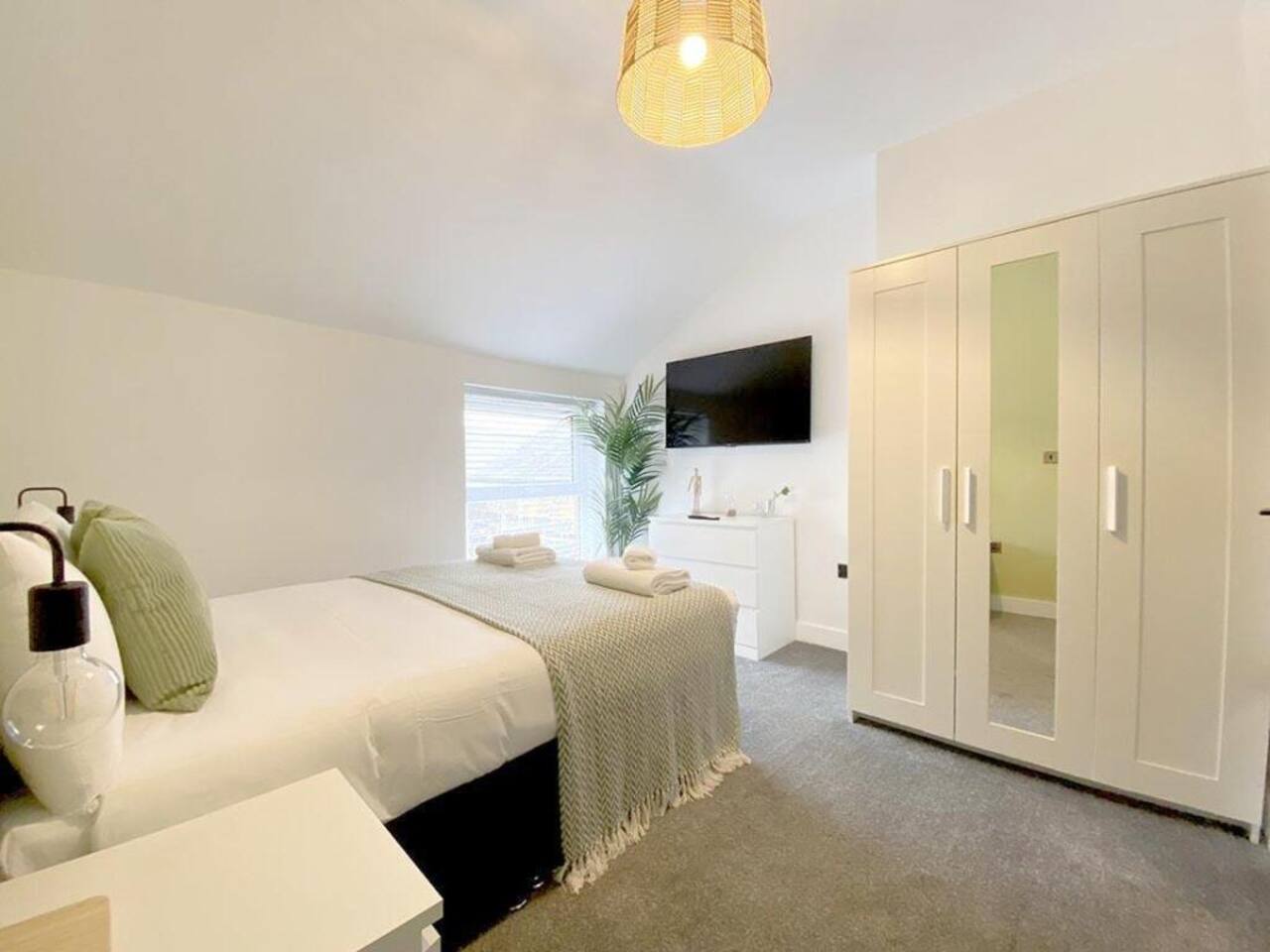 Eleven on Dragon | Private Double Room | Central 1 in 11 Dragon Parade HG1 5BZ - Property image 12 - VivreStays