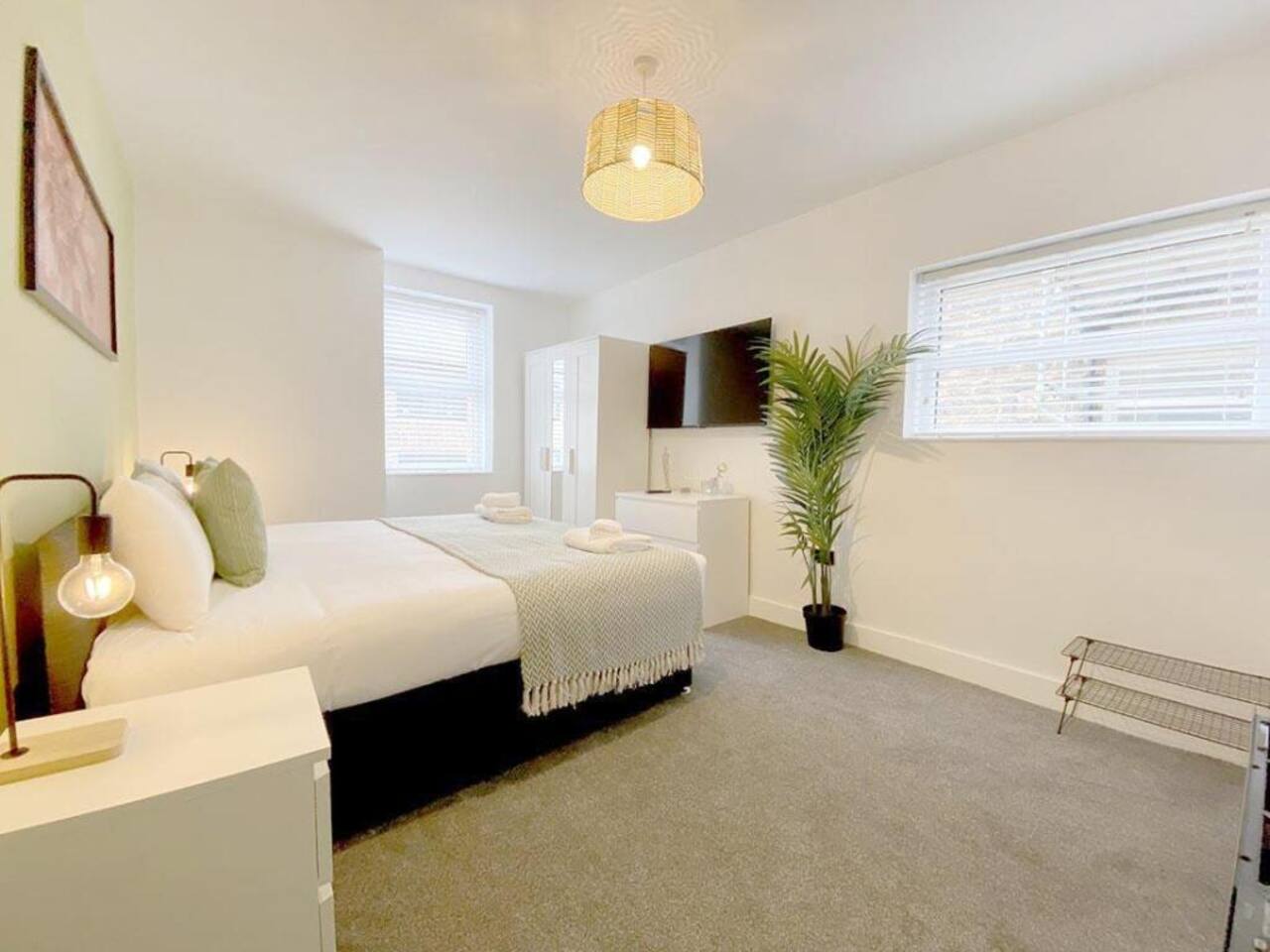 Eleven on Dragon | Private Double Room | Central 1 in 11 Dragon Parade HG1 5BZ - Property image 15 - VivreStays