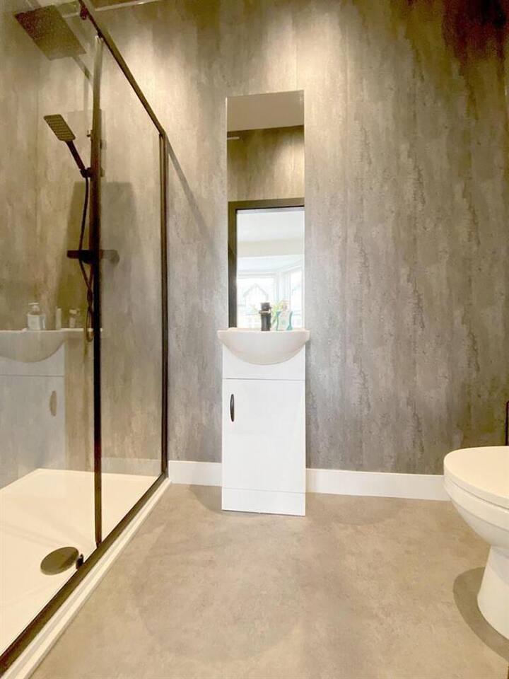Eleven on Dragon | Private Double Room | Central 1 in 11 Dragon Parade HG1 5BZ - Property image 16 - VivreStays