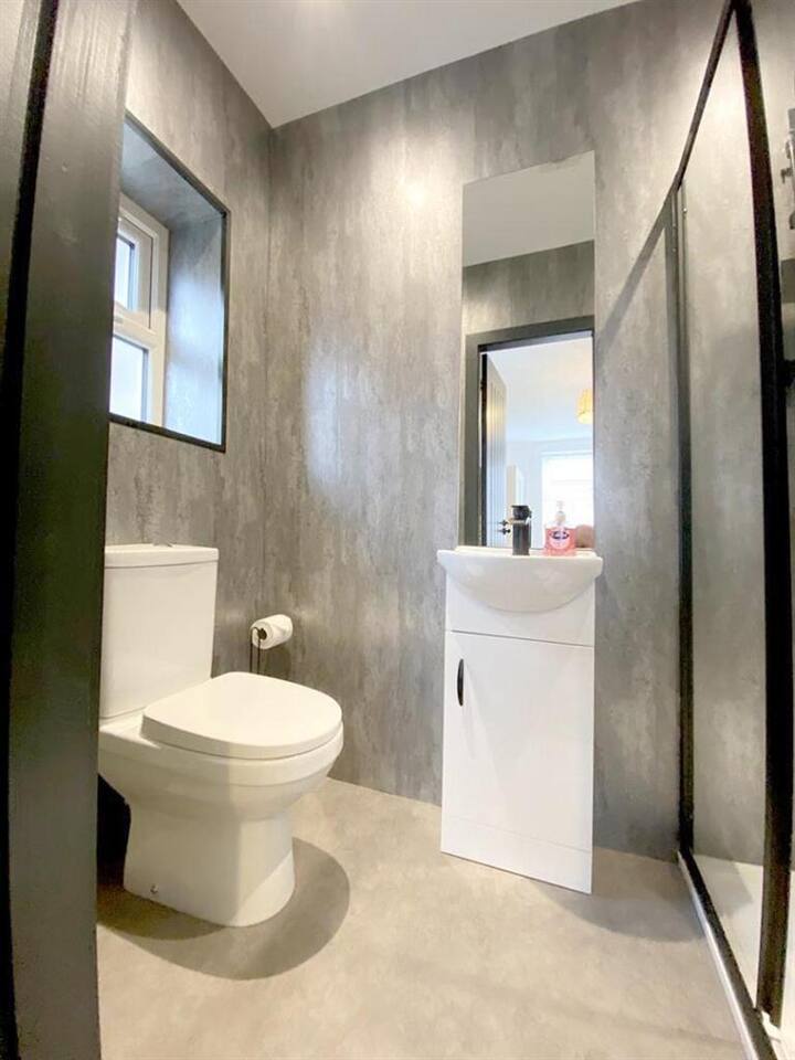 Eleven on Dragon | Private Double Room | Central 1 in 11 Dragon Parade HG1 5BZ - Property image 18 - VivreStays