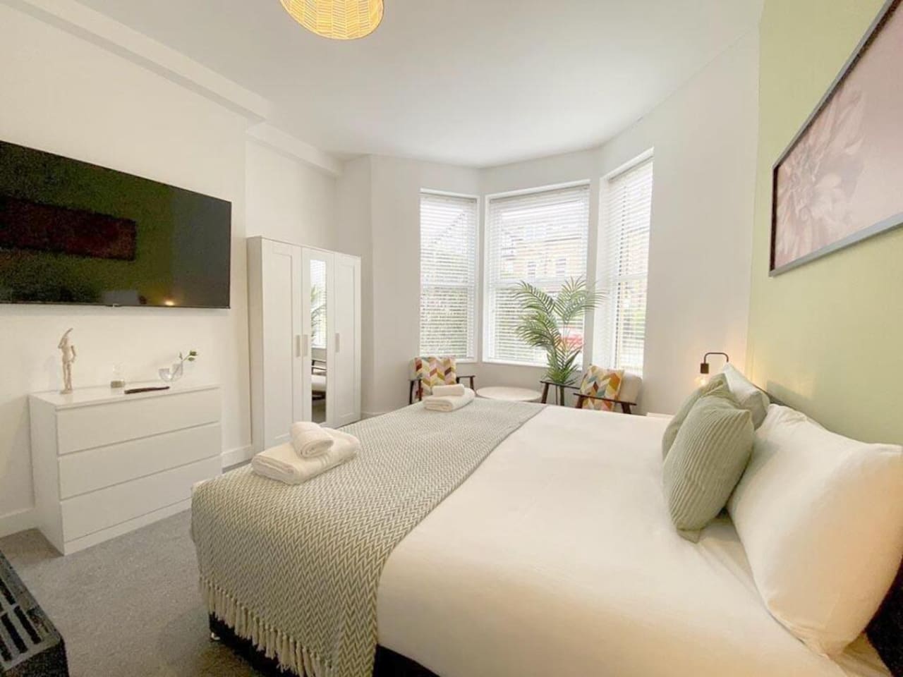 Eleven on Dragon | Private Double Room | Central 1 in 11 Dragon Parade HG1 5BZ - Property image 19 - VivreStays