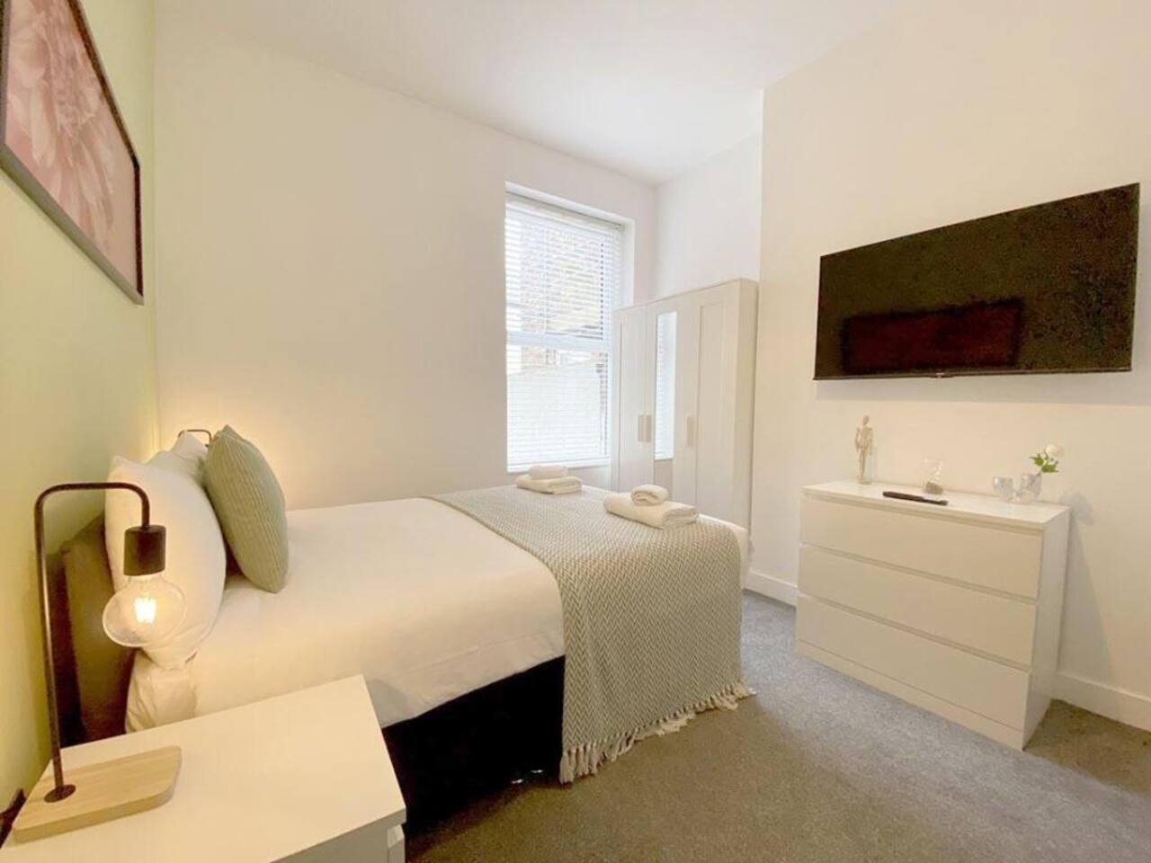 Eleven on Dragon | Private Double Room | Central 1 in 11 Dragon Parade HG1 5BZ - Property image 21 - VivreStays
