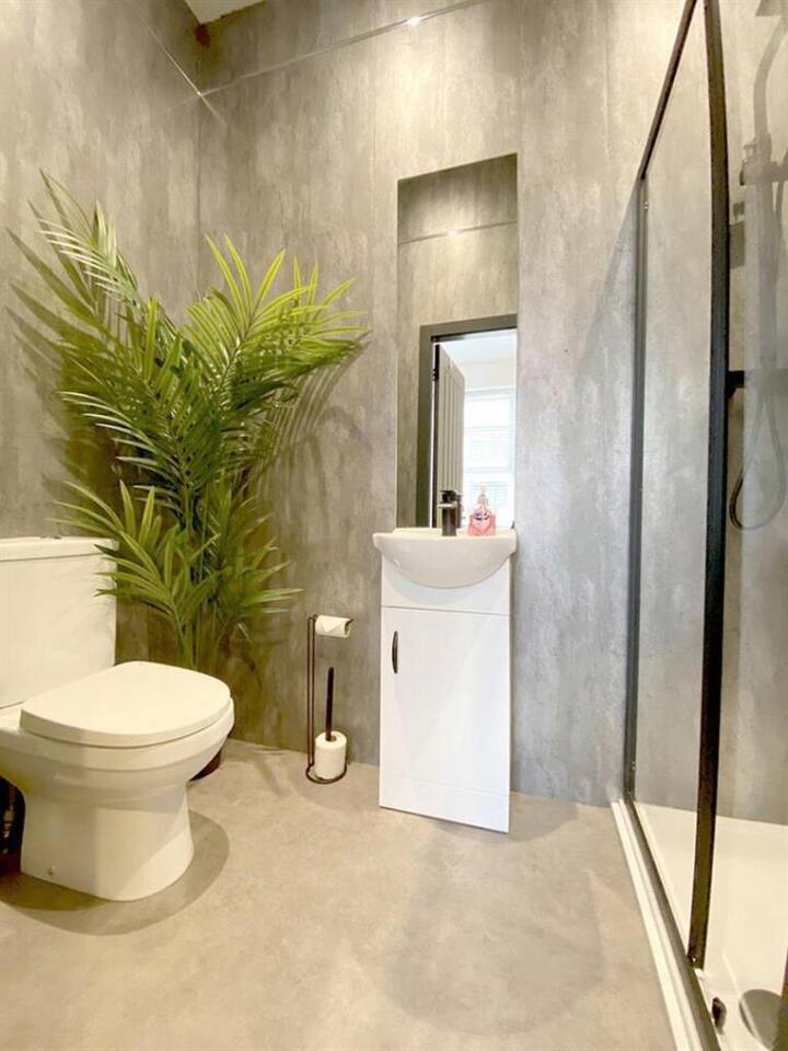 Eleven on Dragon | Private Double Room | Central 1 in 11 Dragon Parade HG1 5BZ - Property image 22 - VivreStays