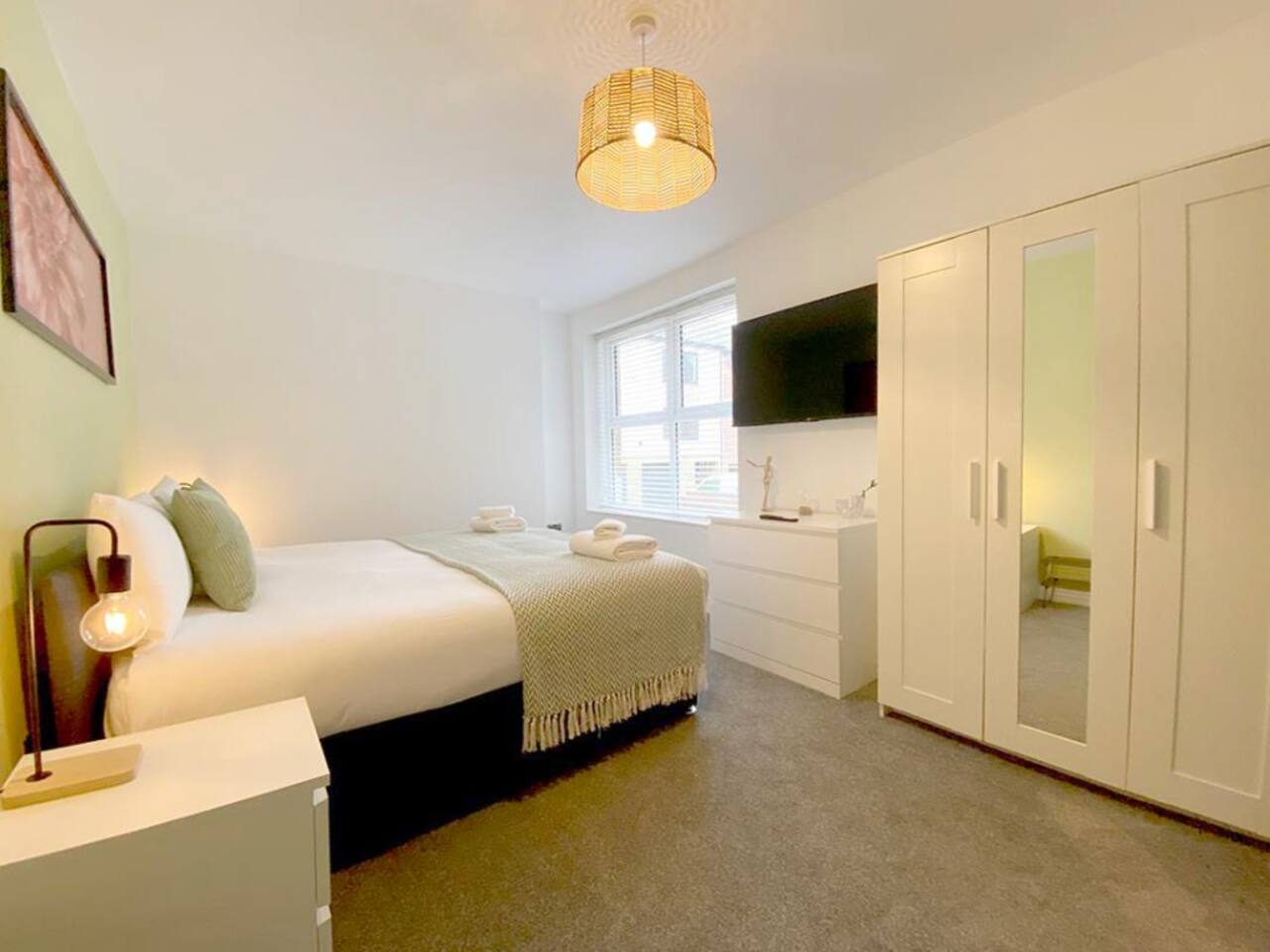 Eleven on Dragon | Private Double Room | Central 1 in 11 Dragon Parade HG1 5BZ - Property image 23 - VivreStays