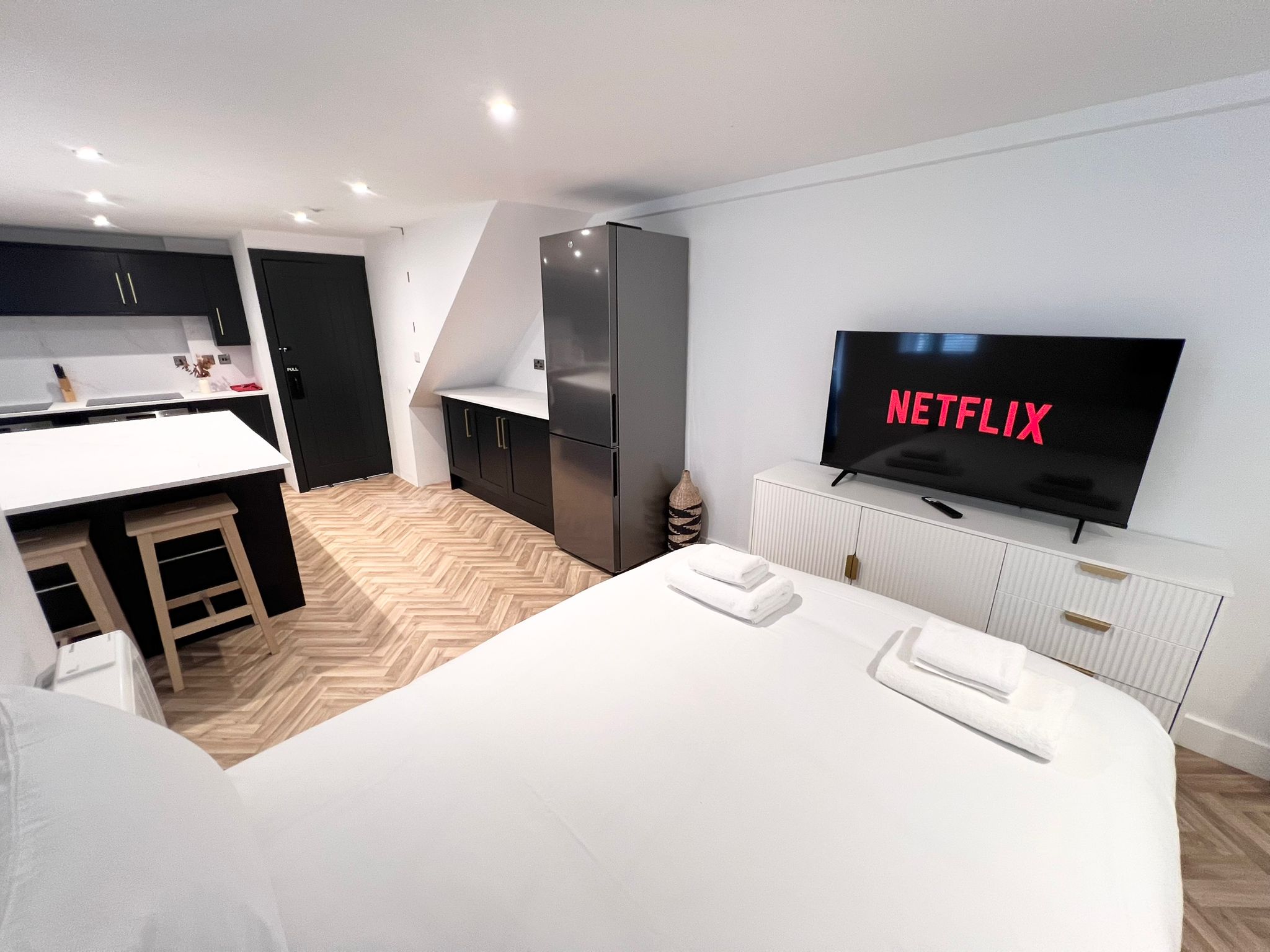 View Eleven on Dragon | Studio Apartment | Central in 11 Dragon Parade HG1 5BZ Eleven on Dragon | Studio Apartment | Central in 11 Dragon Parade HG1 5BZ - Property image 36 - VivreStays