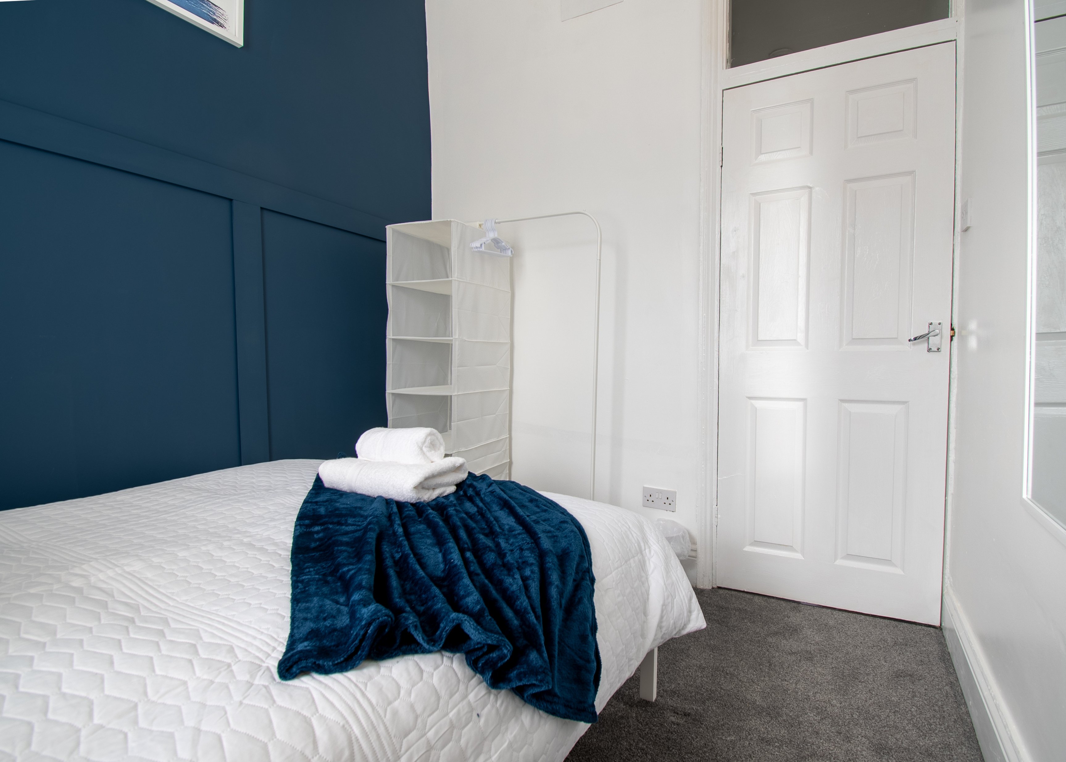 SPACIOUS 3BR FLAT- PARKING-WIFI-NEAR METRO CENTRE 2 in 17 Faraday Grove NE8 4UL - Property image 17 - VivreStays